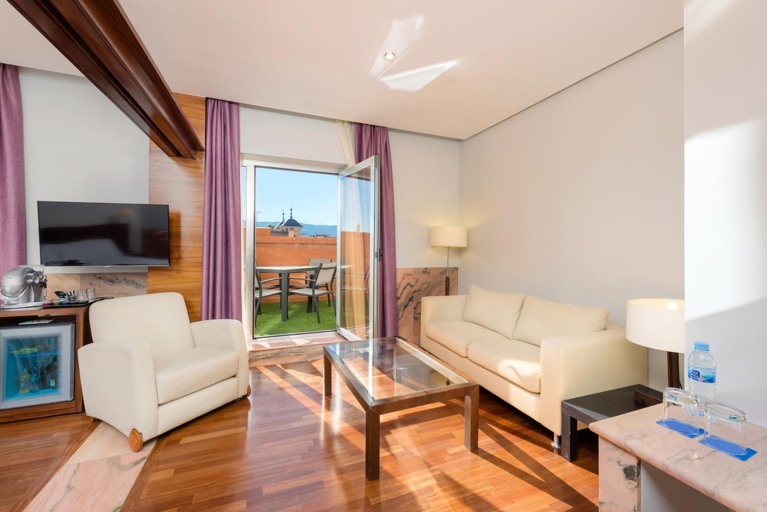 Junior Suite with Terrace - Photo 8