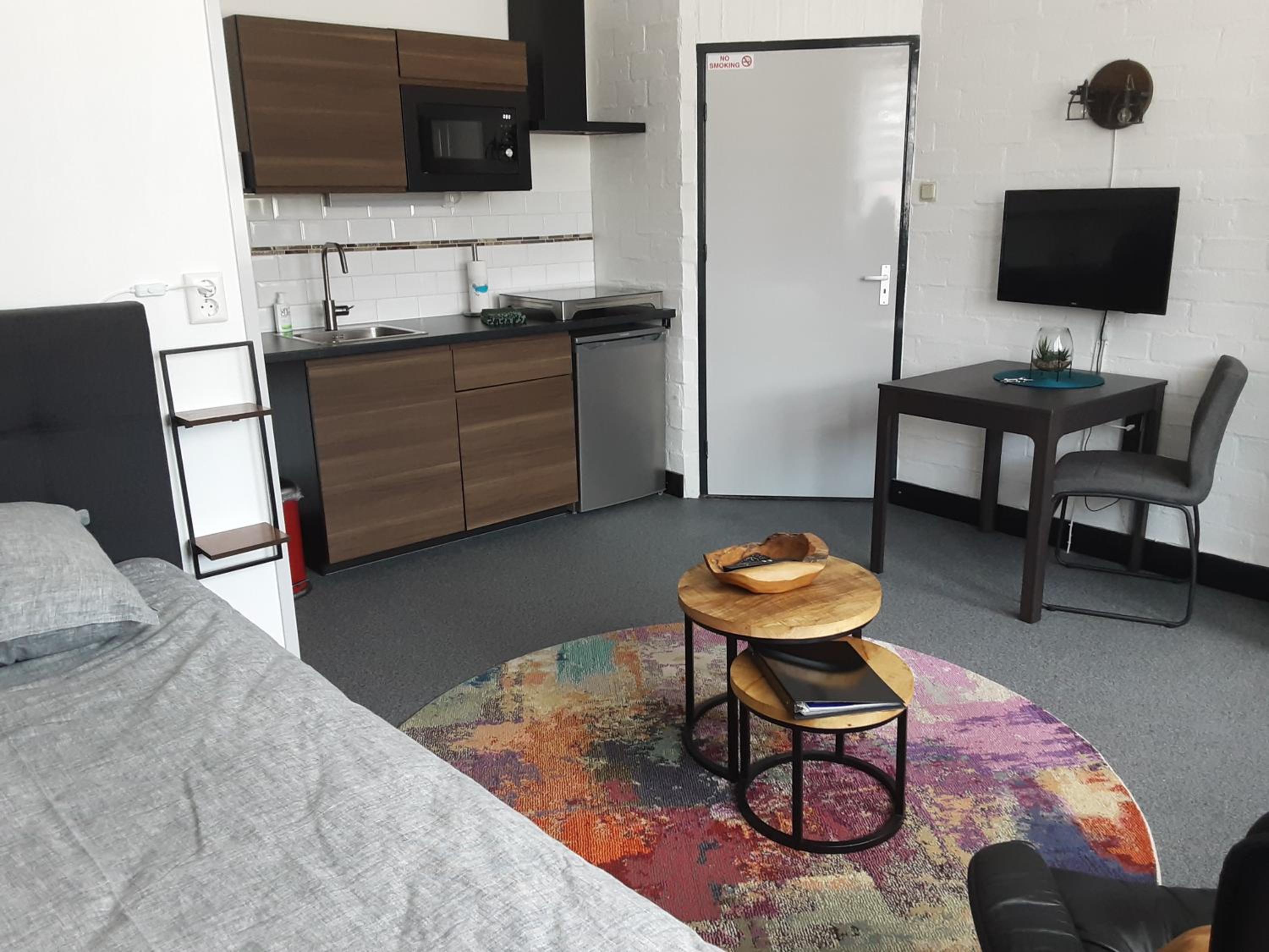One-Bedroom Apartment photo 1