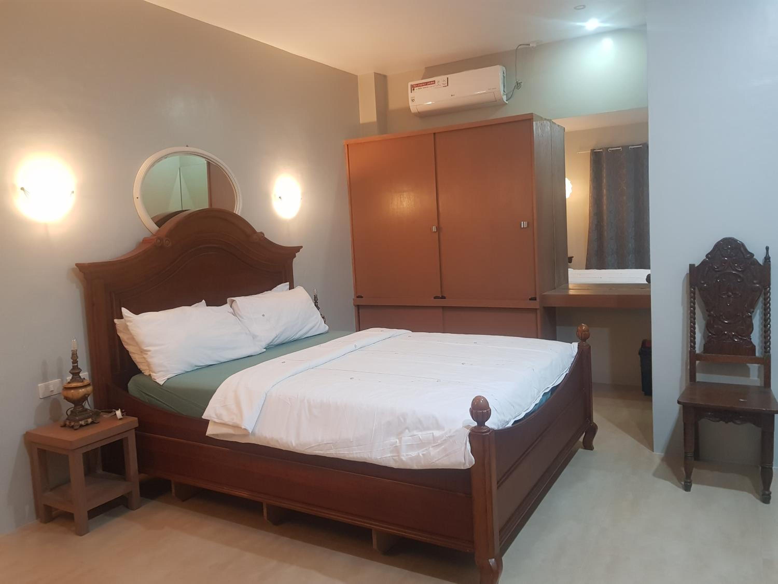 Deluxe Queen Room - Photo 4
