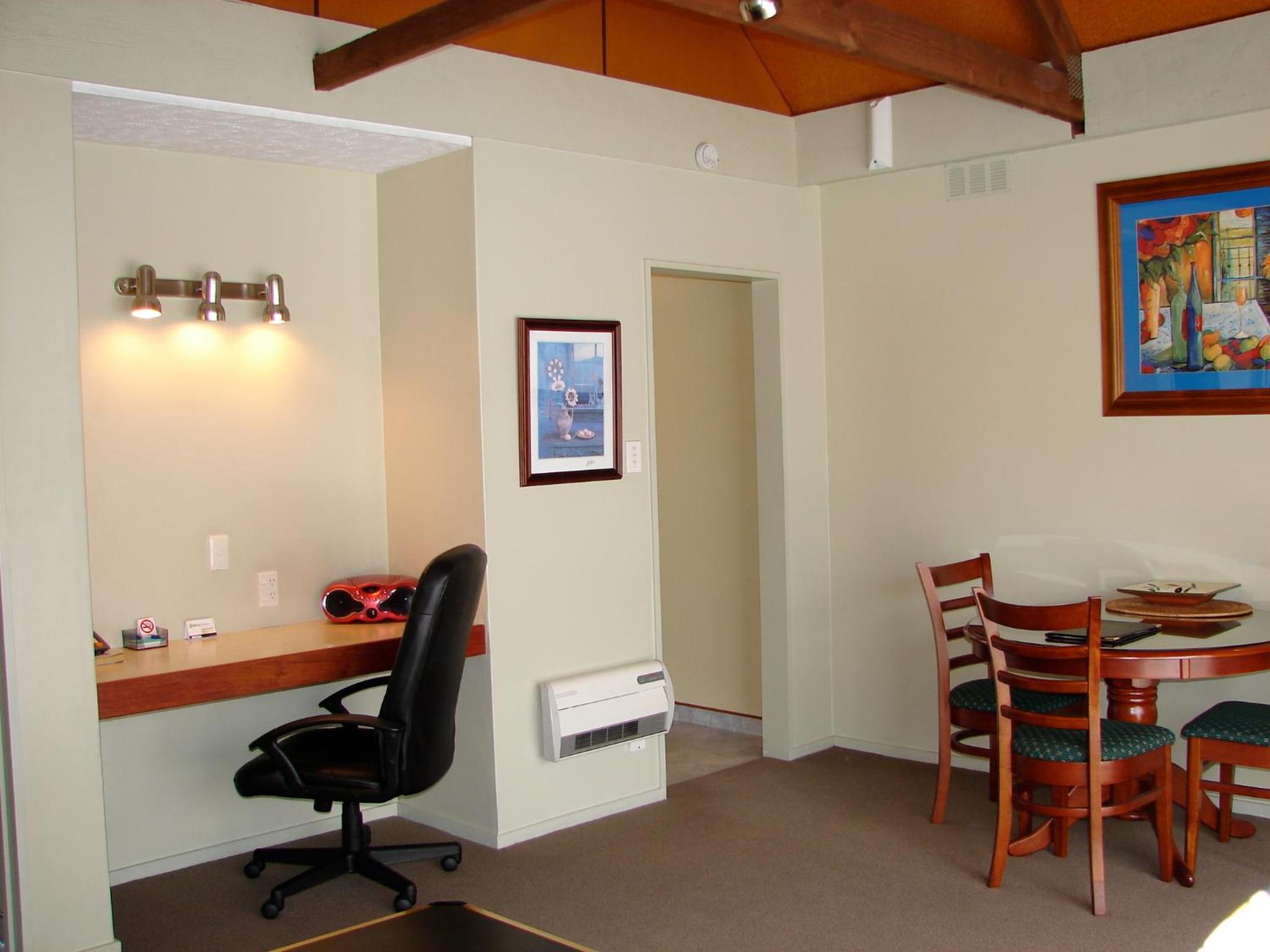 Executive One-Bedroom Apartment - Photo 1