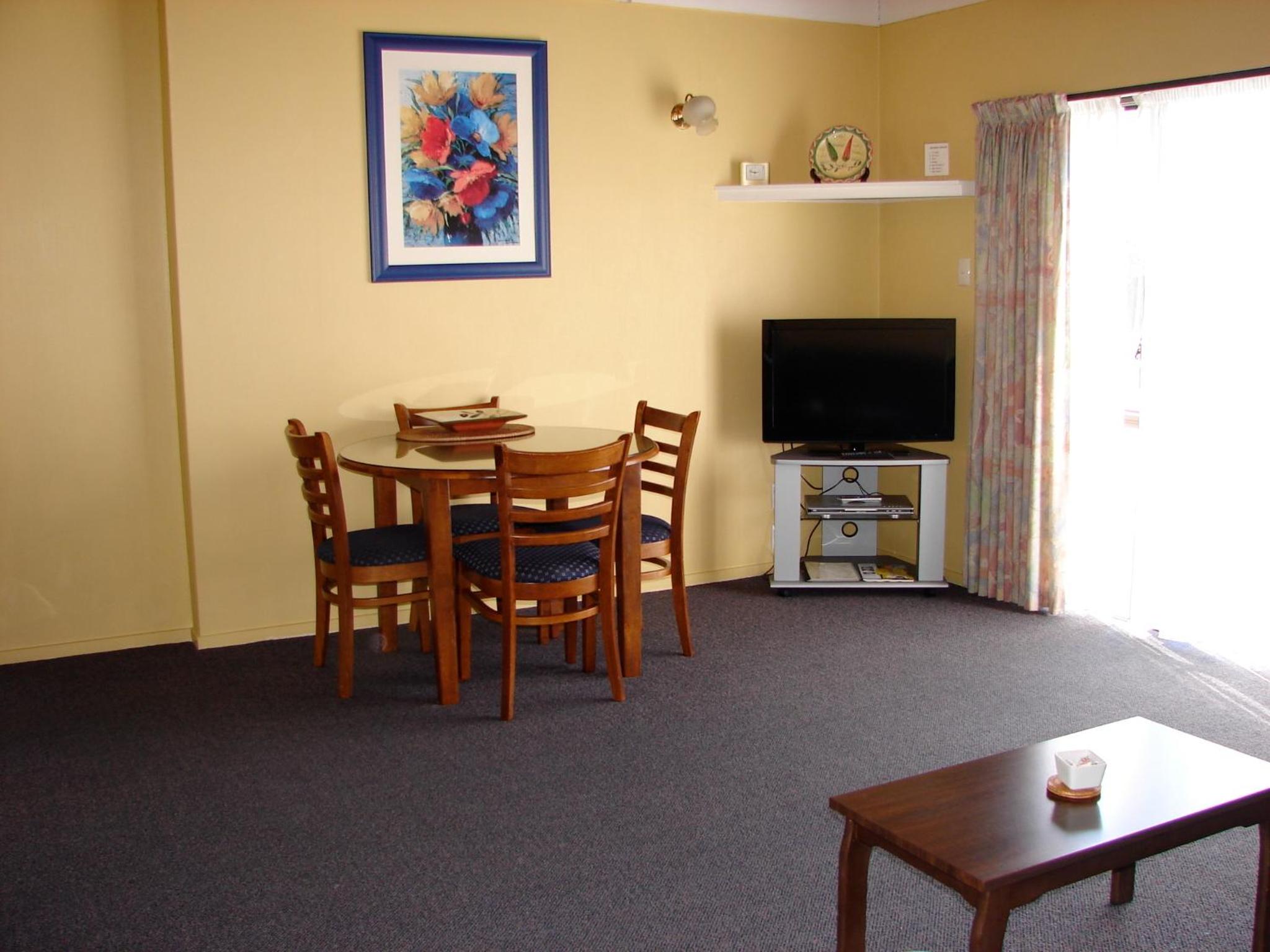 One-Bedroom Apartment with Spa Bath - Photo 2