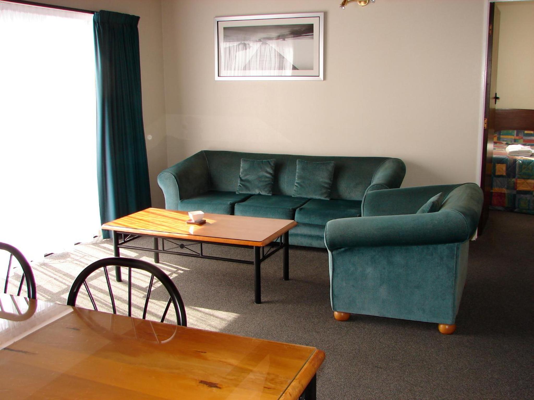 Family Two-Bedroom Apartment - Photo 3