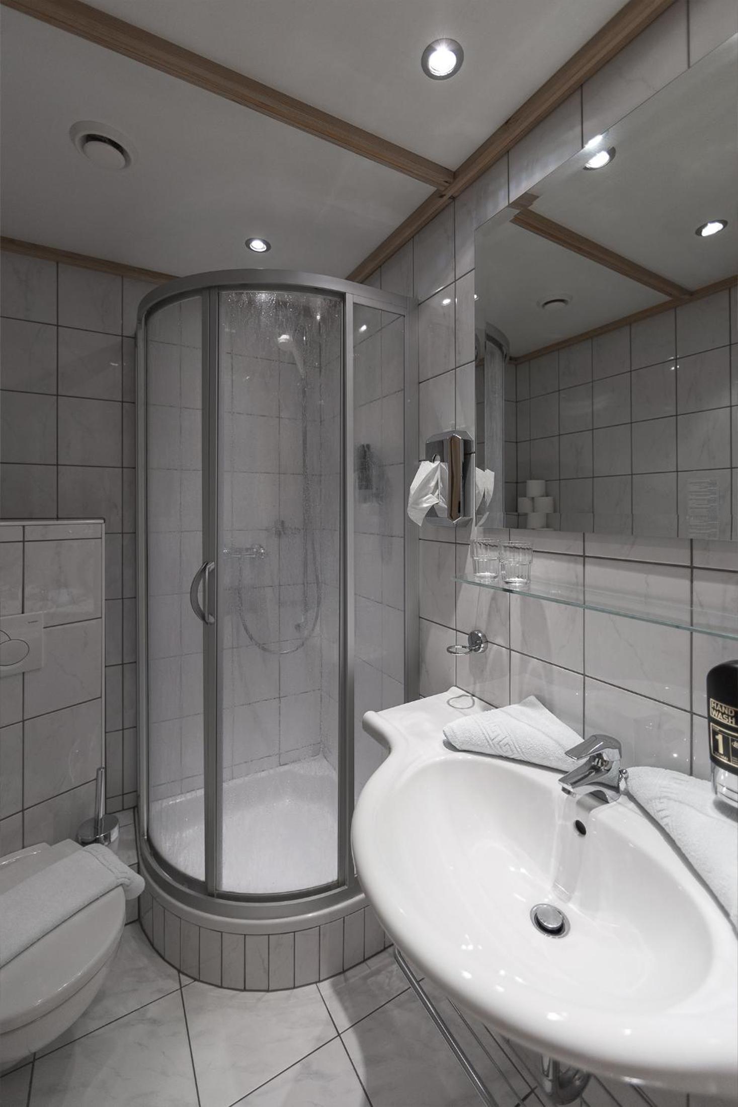 Double Room - Photo 8