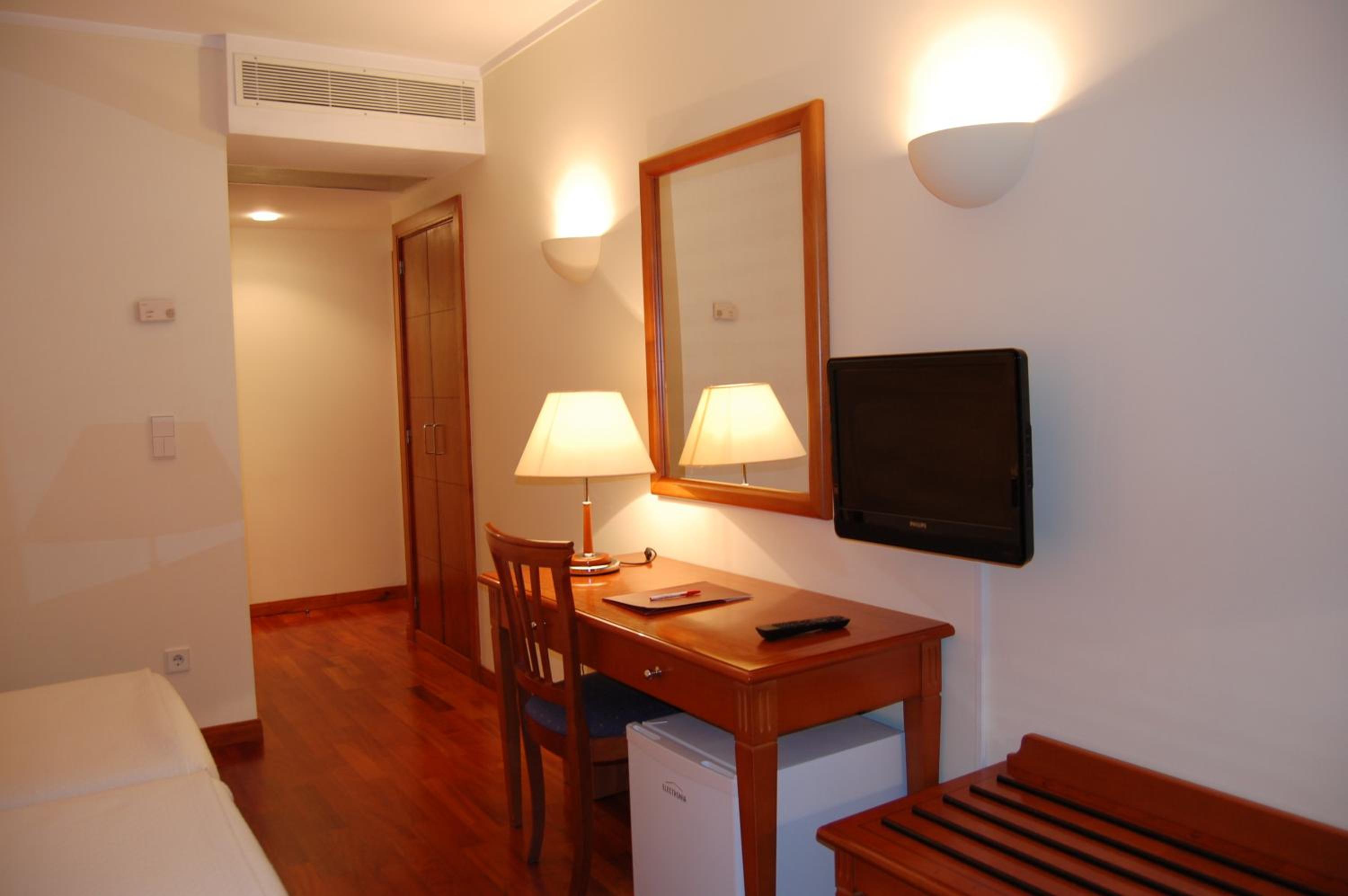 Twin Room - Photo 2