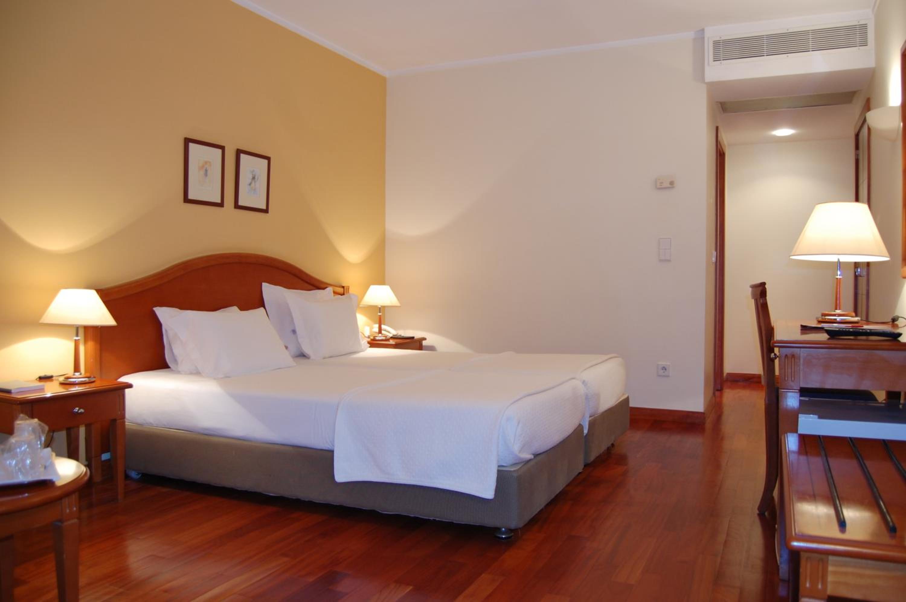Twin Room - Photo 9