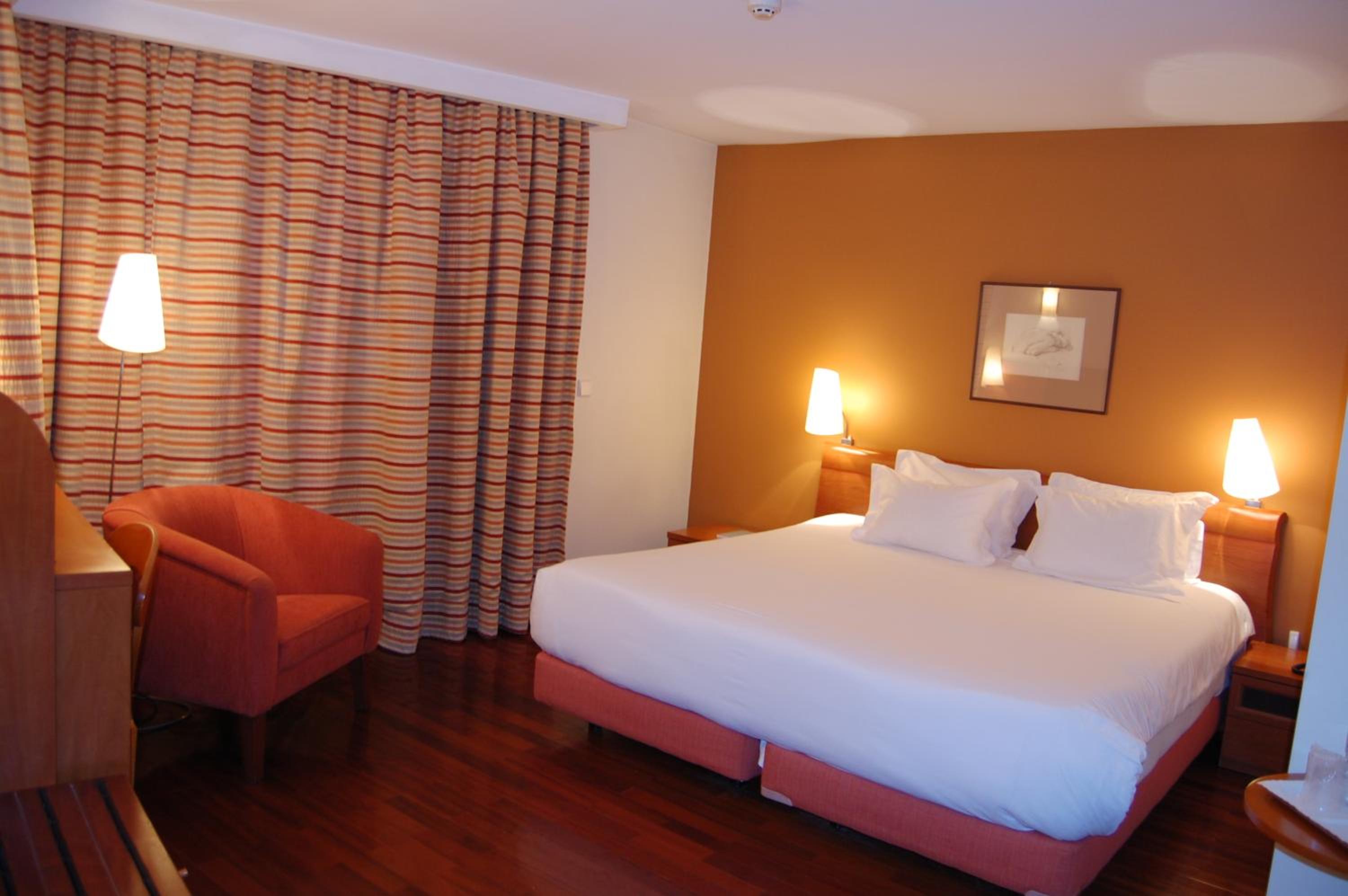 Twin Room - Photo 8