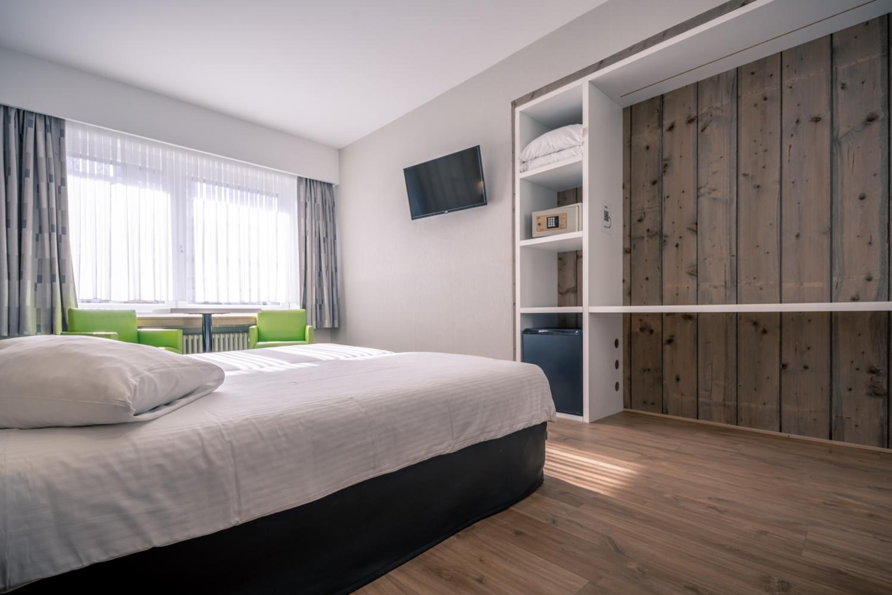 Standard Twin Room - Photo 4