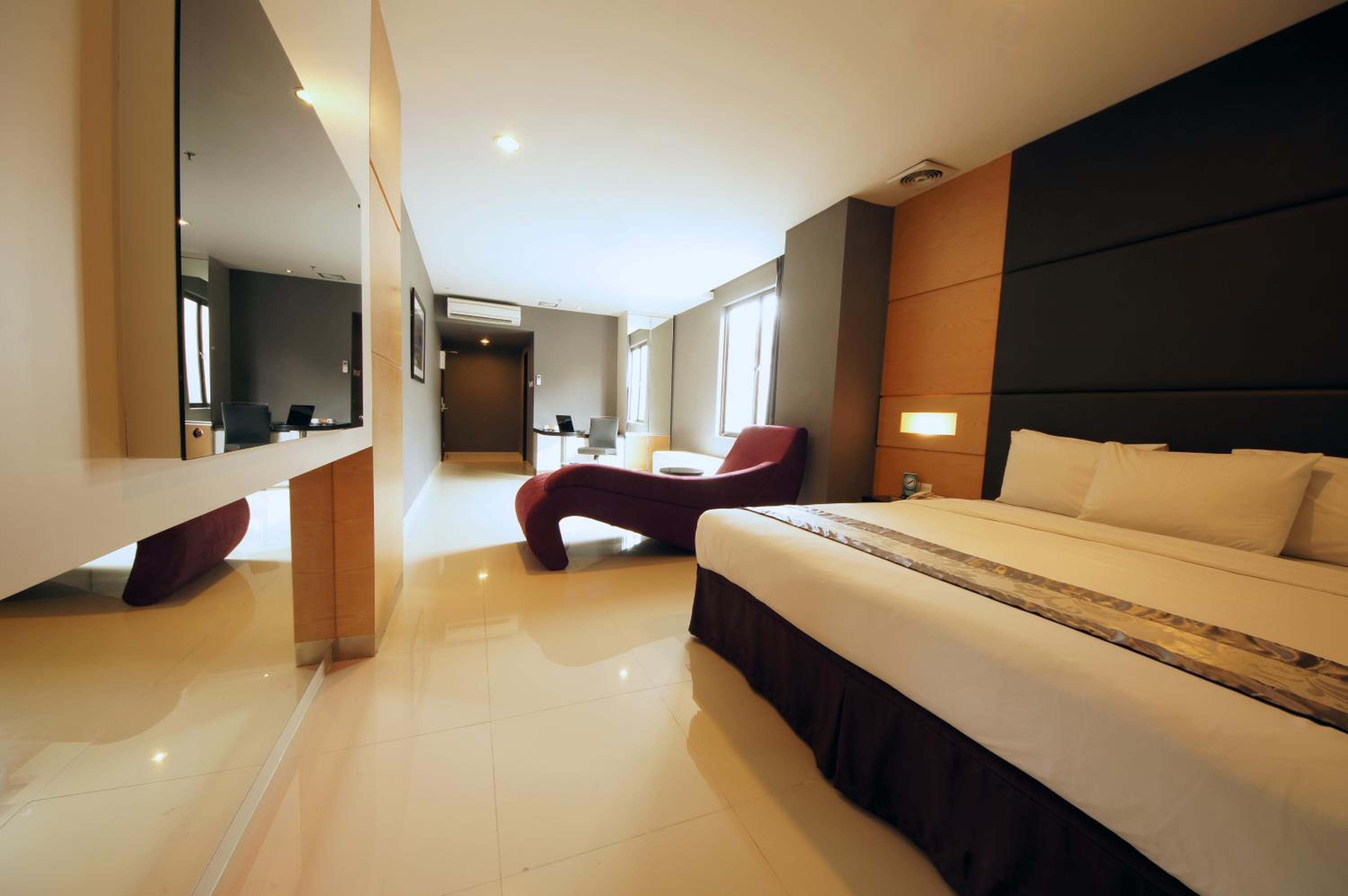 Deluxe Queen Suite