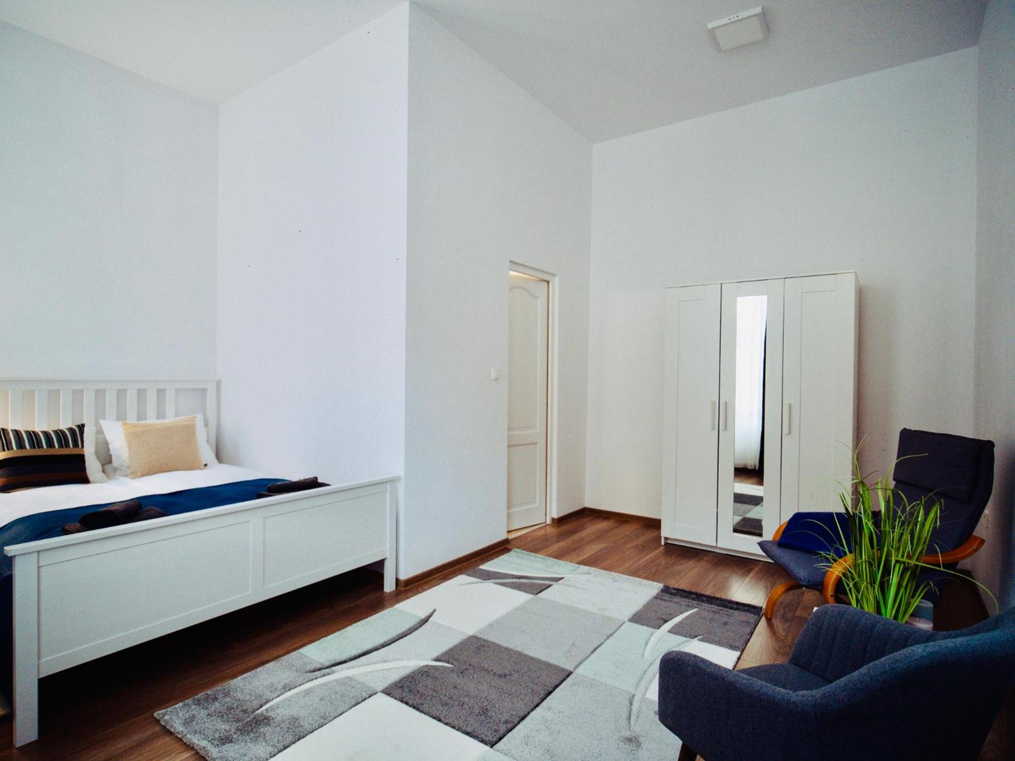 Standard Double Room - Photo 12