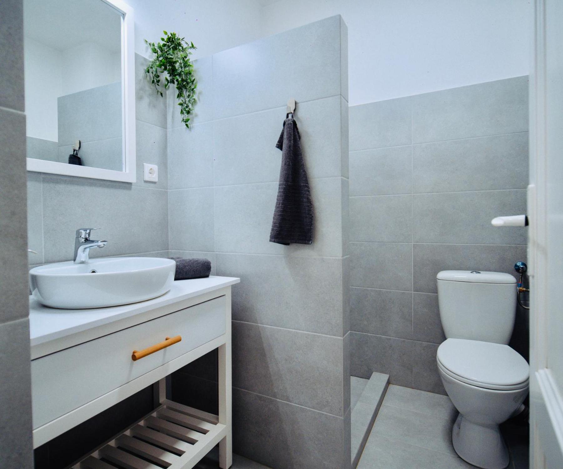 Standard Double Room - Photo 5