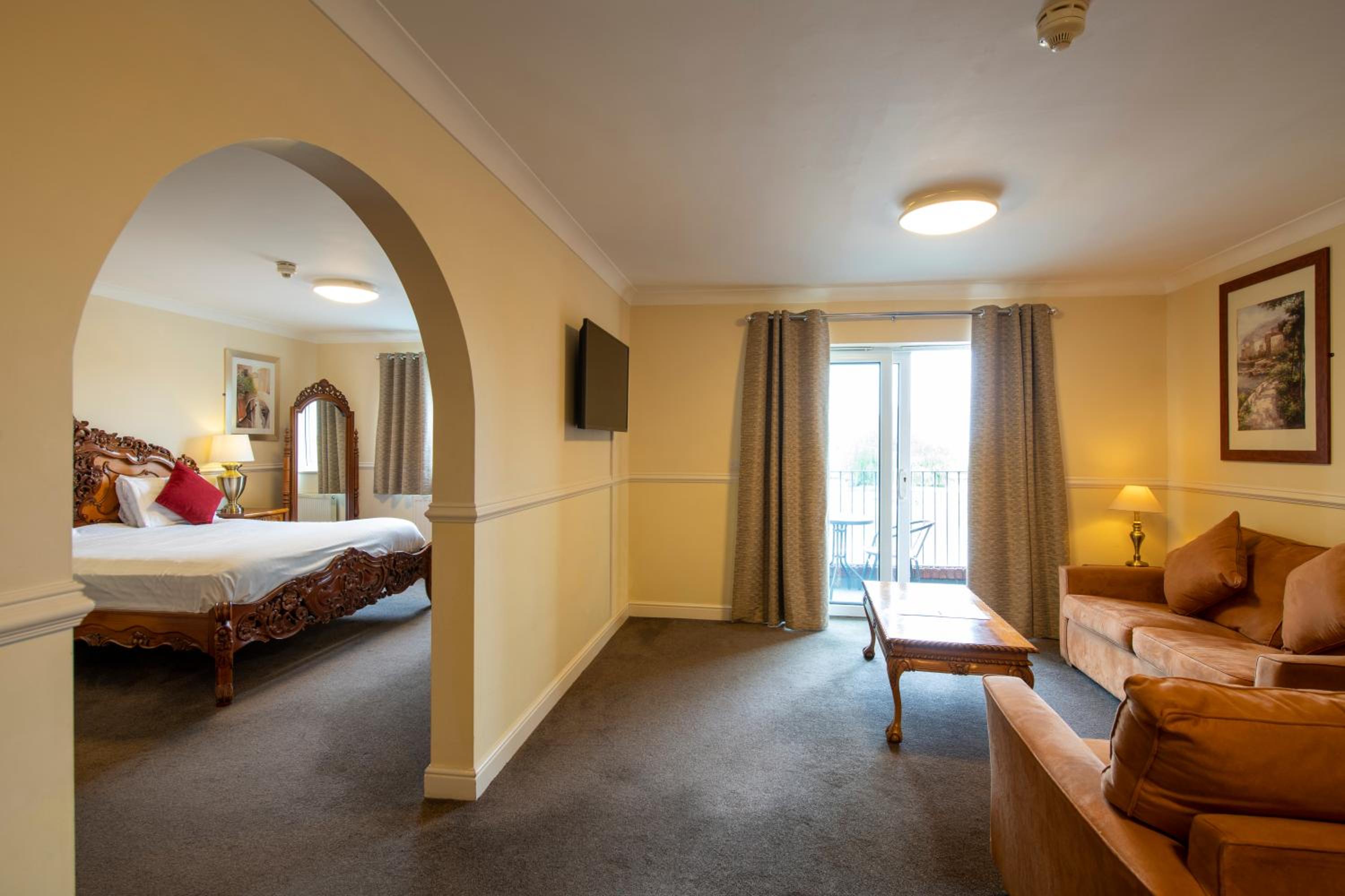 Suite - Photo 2
