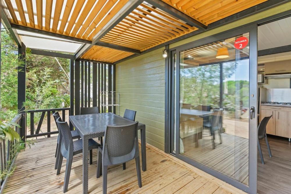 Family Bungalow - Photo 2