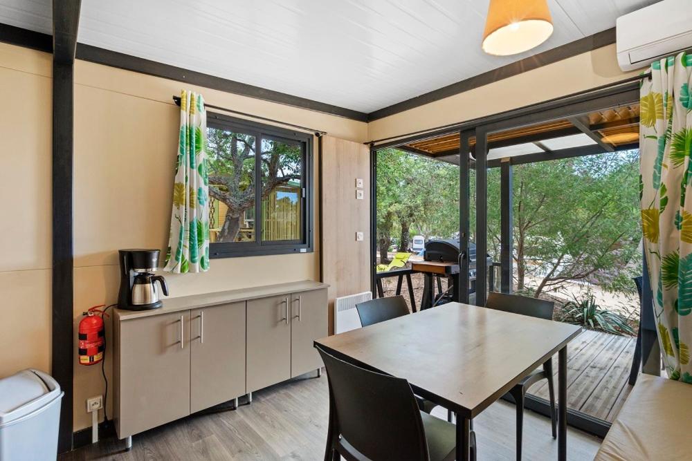 Family Bungalow - Photo 3