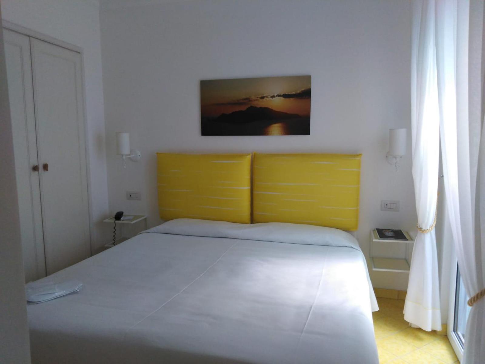 Standard double room with internal view - Photo 1