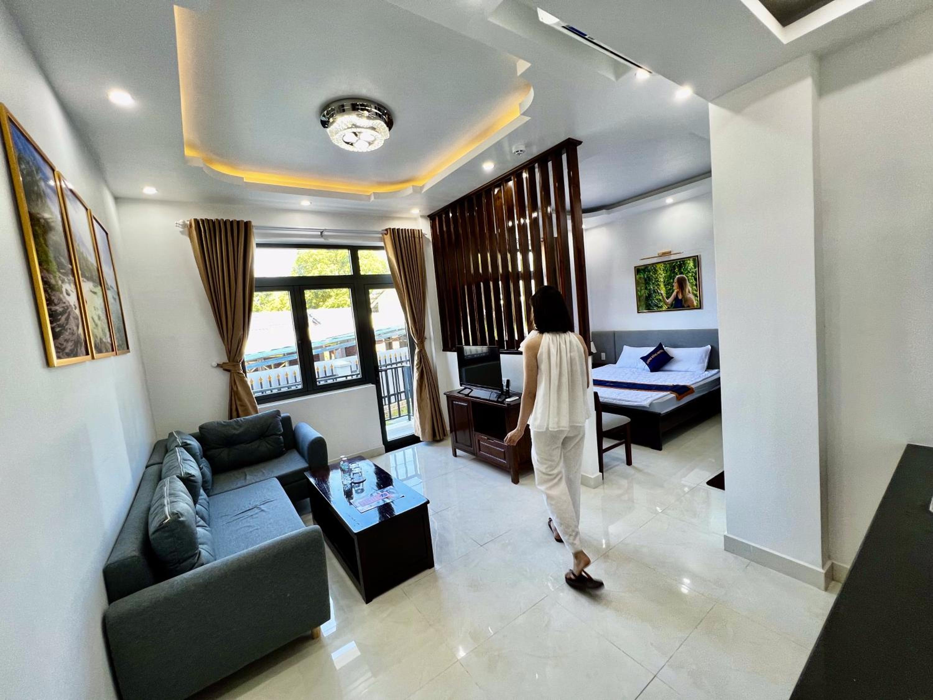 Apartment with Balcony - Photo 2