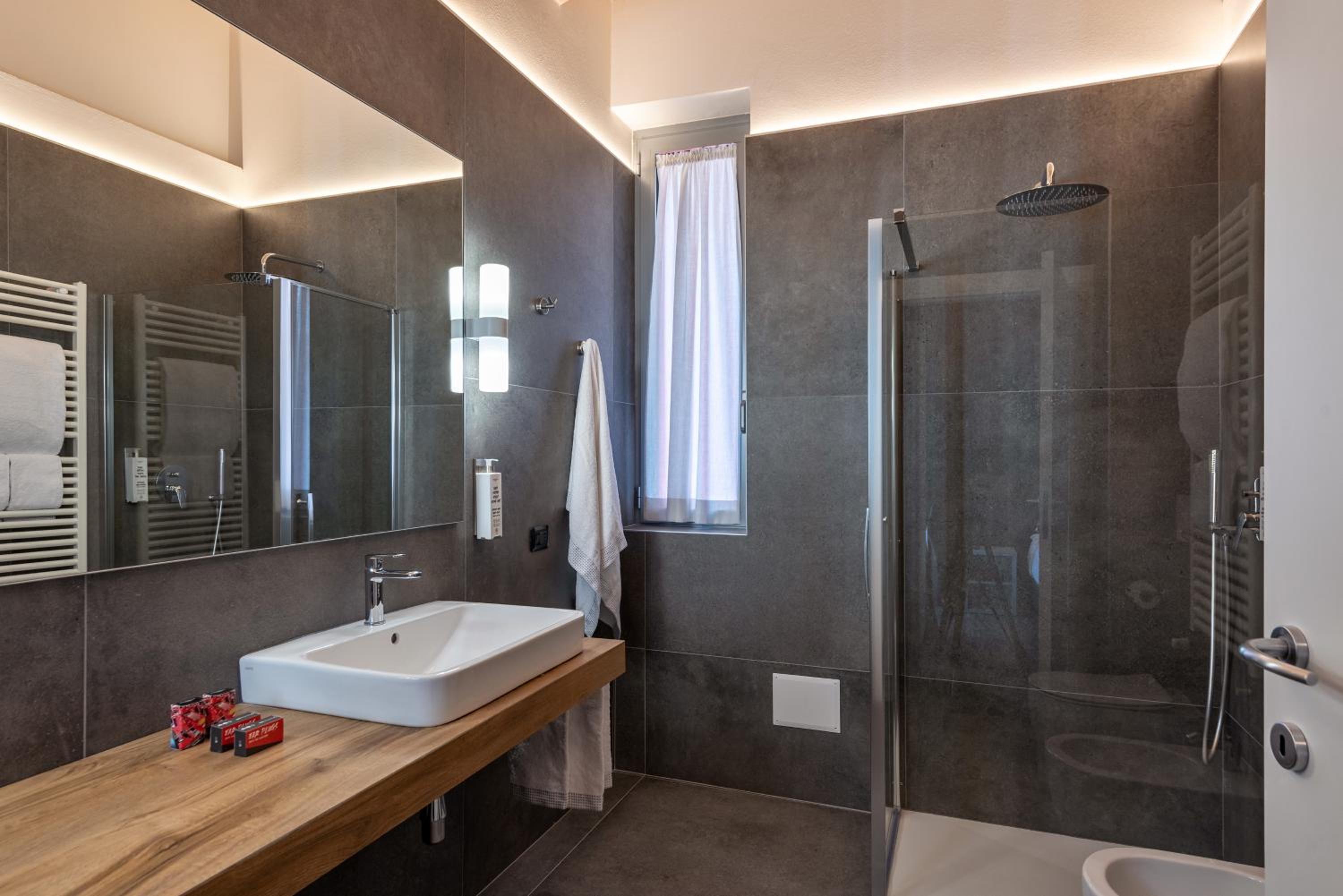 Deluxe Double or Twin Room - Photo 22