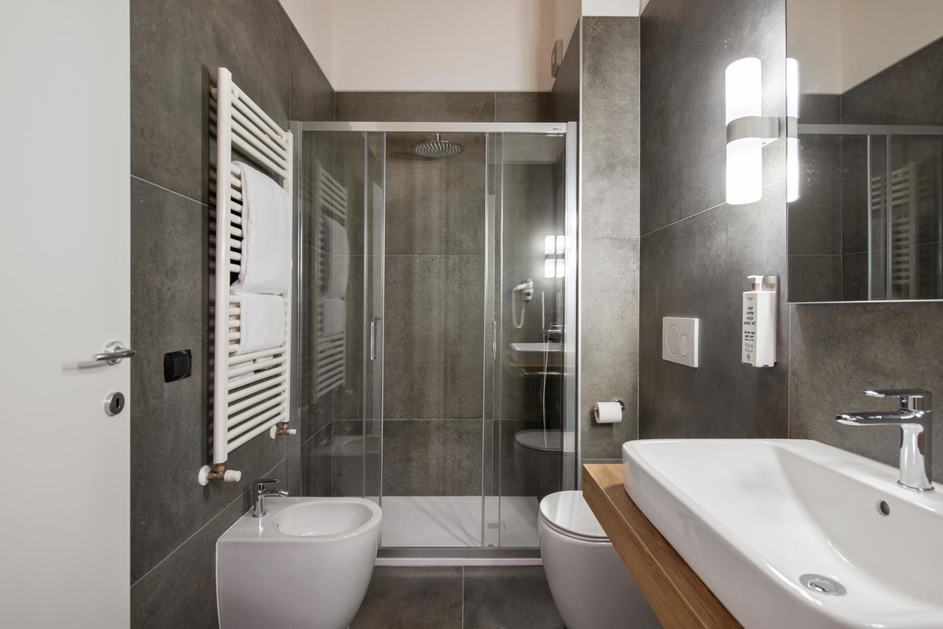 Double or Twin Room - Photo 4