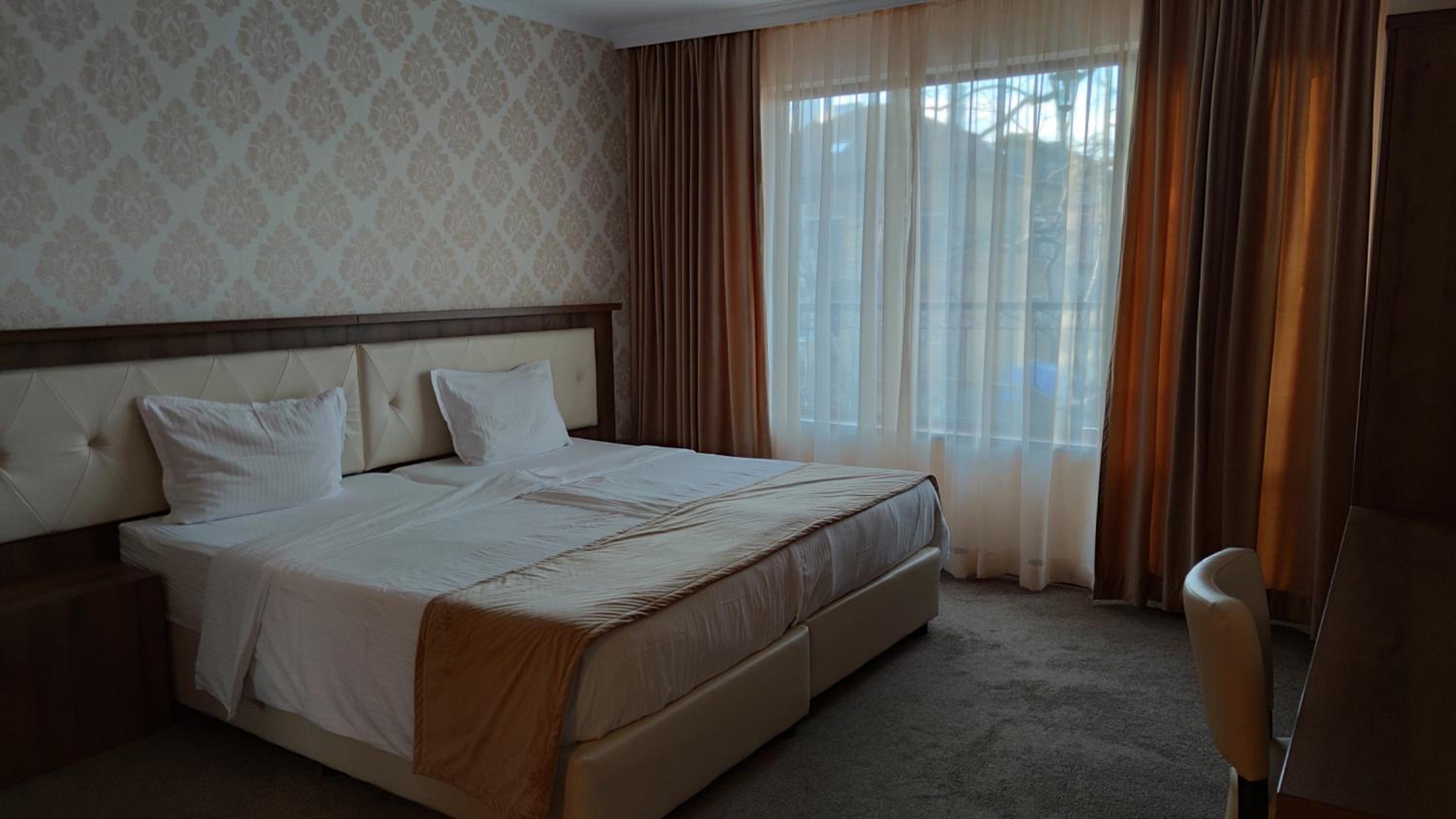 Double Room with Balcony - Photo 6