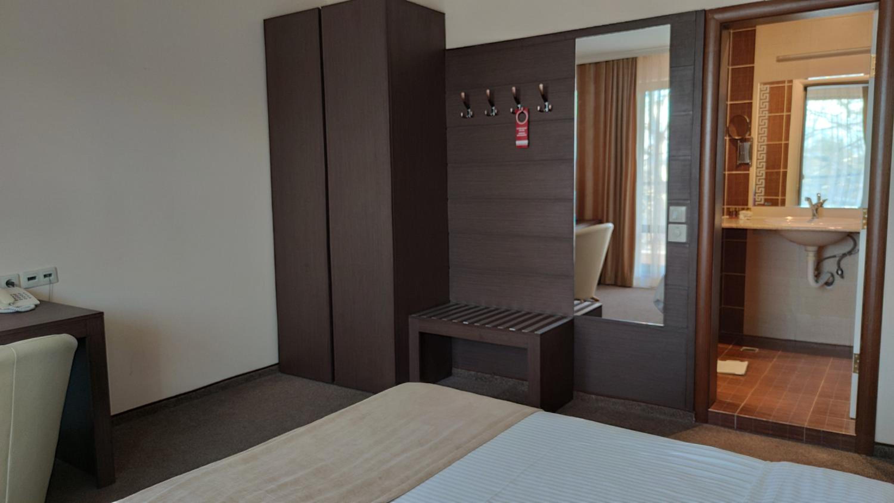 Double Room with Balcony - Photo 2