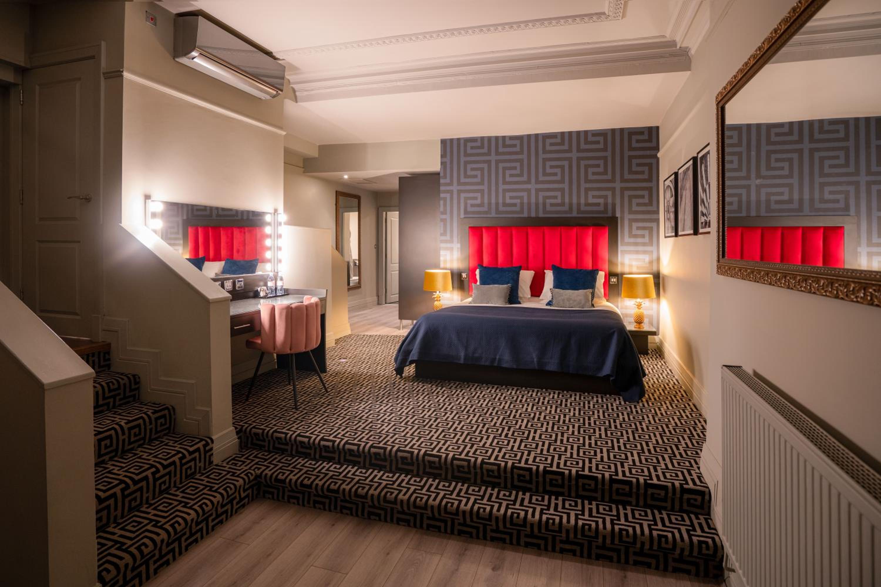 Queen Suite photo 3