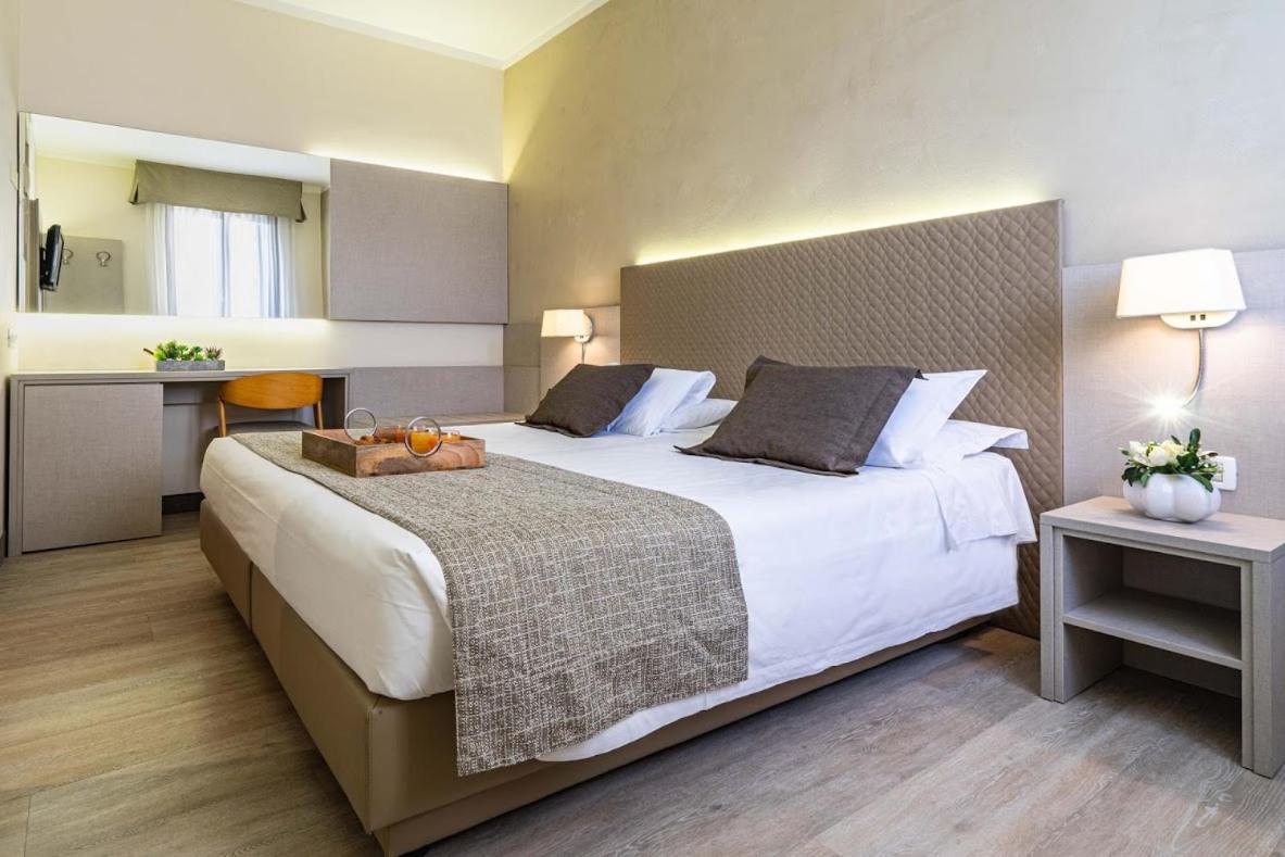 Standard Double Room - Photo 2