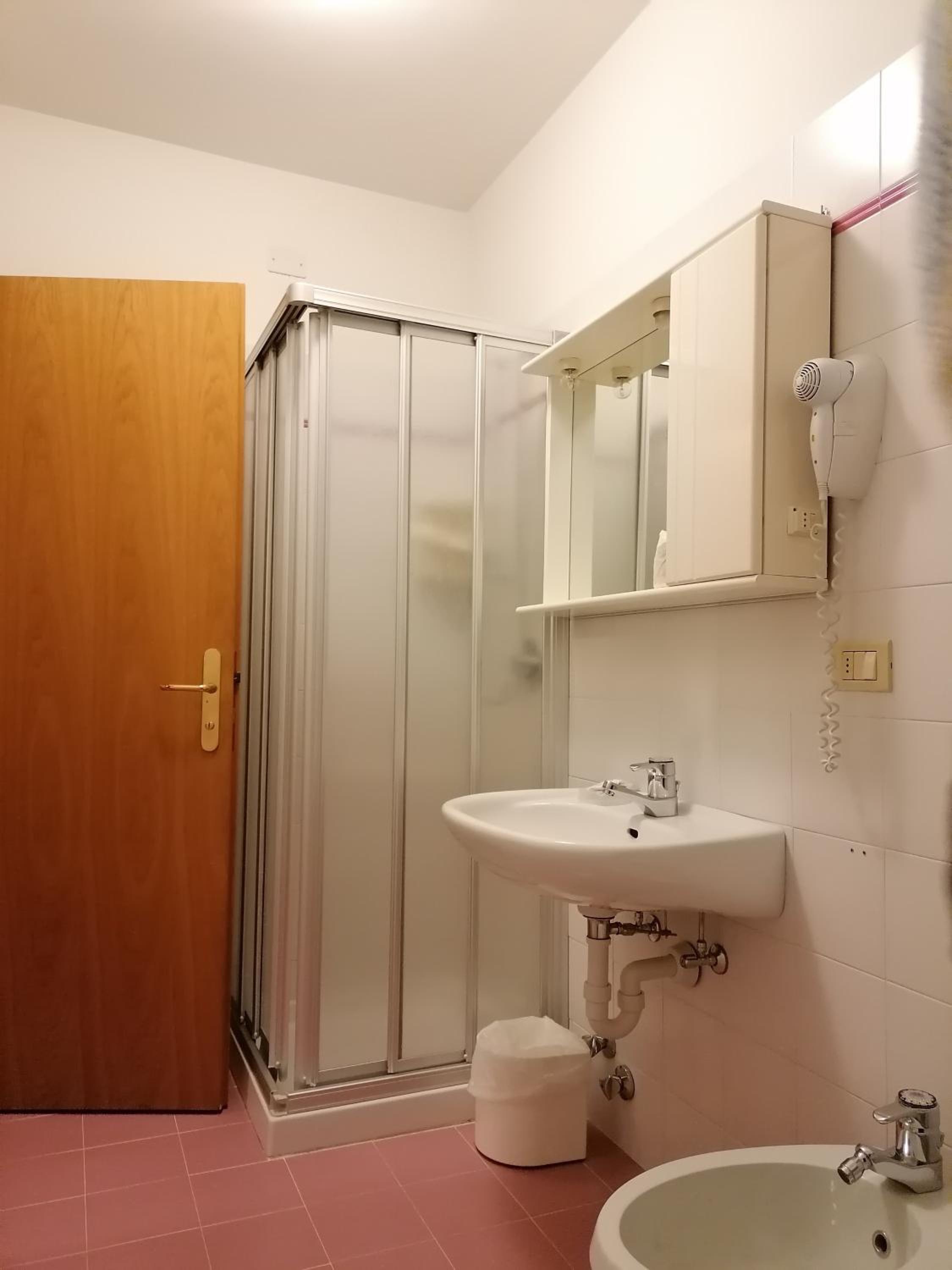 Economy Double Room - Photo 4