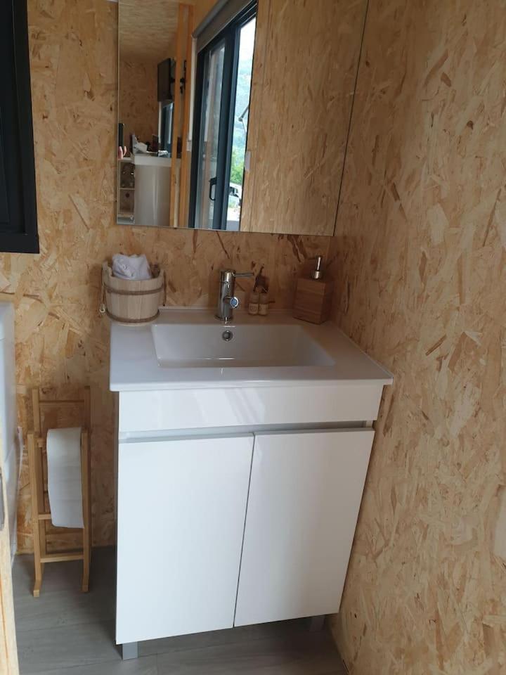One-Bedroom House photo 2