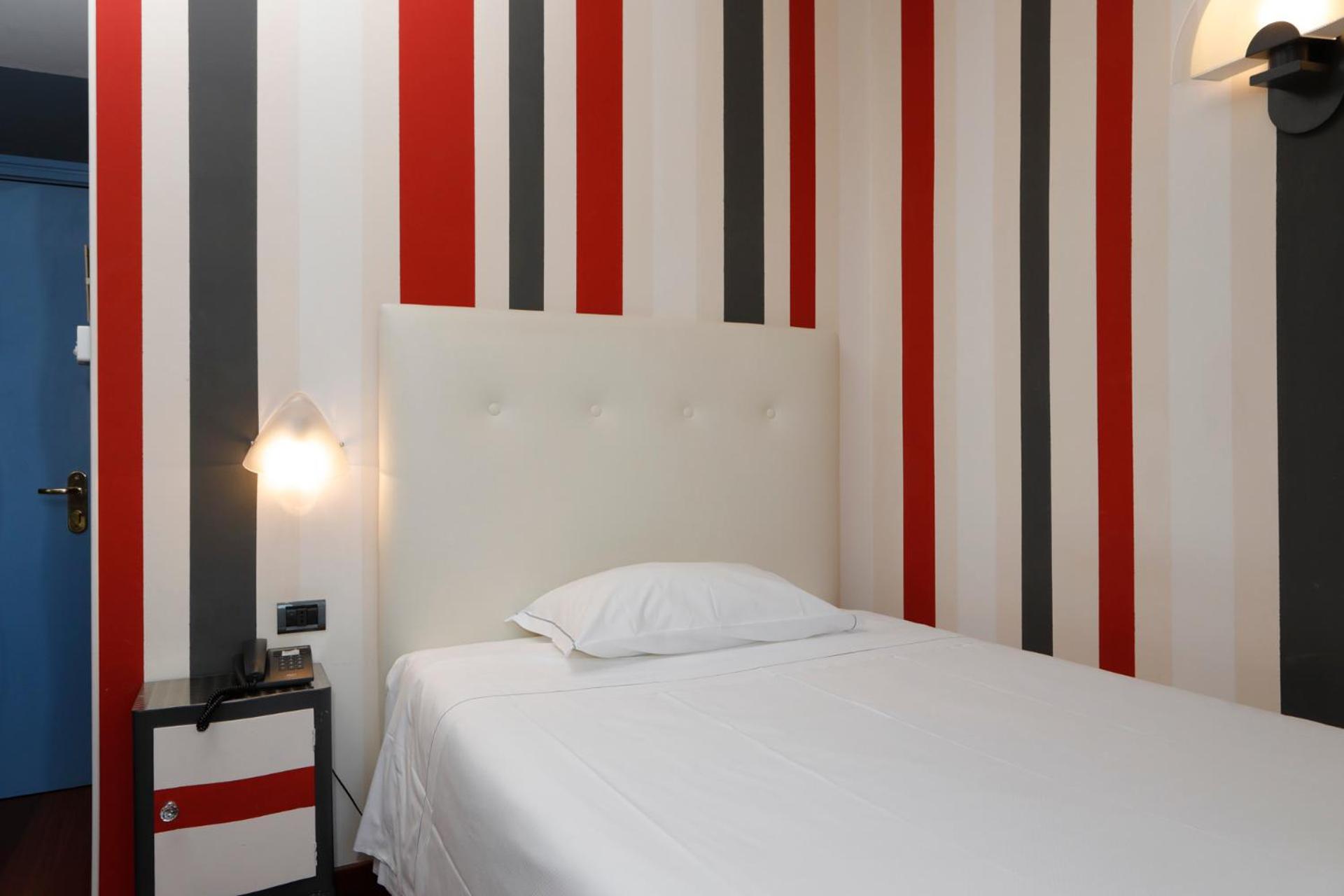 Single Room photo 2