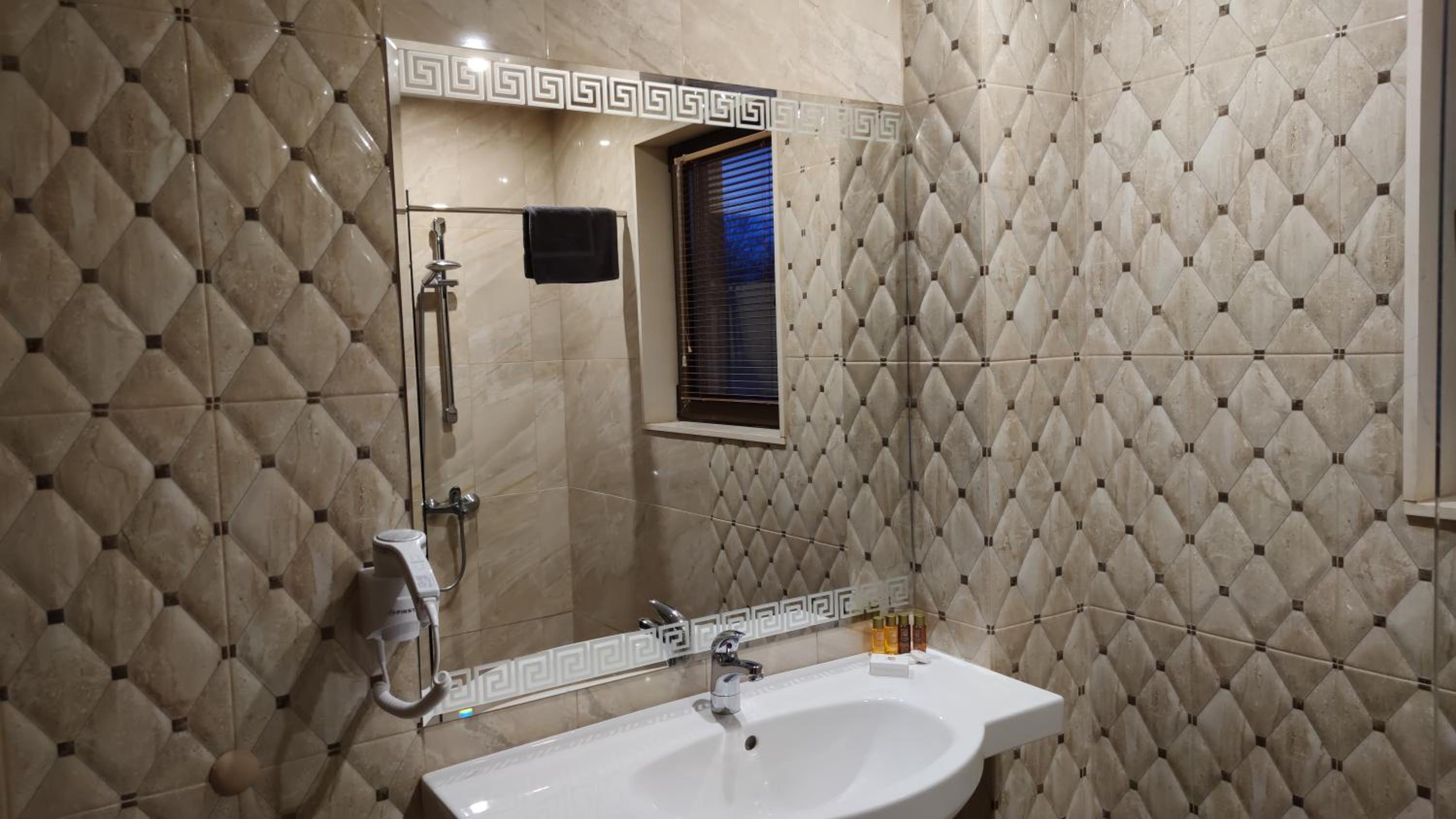 Double Room without Balcony - Photo 3
