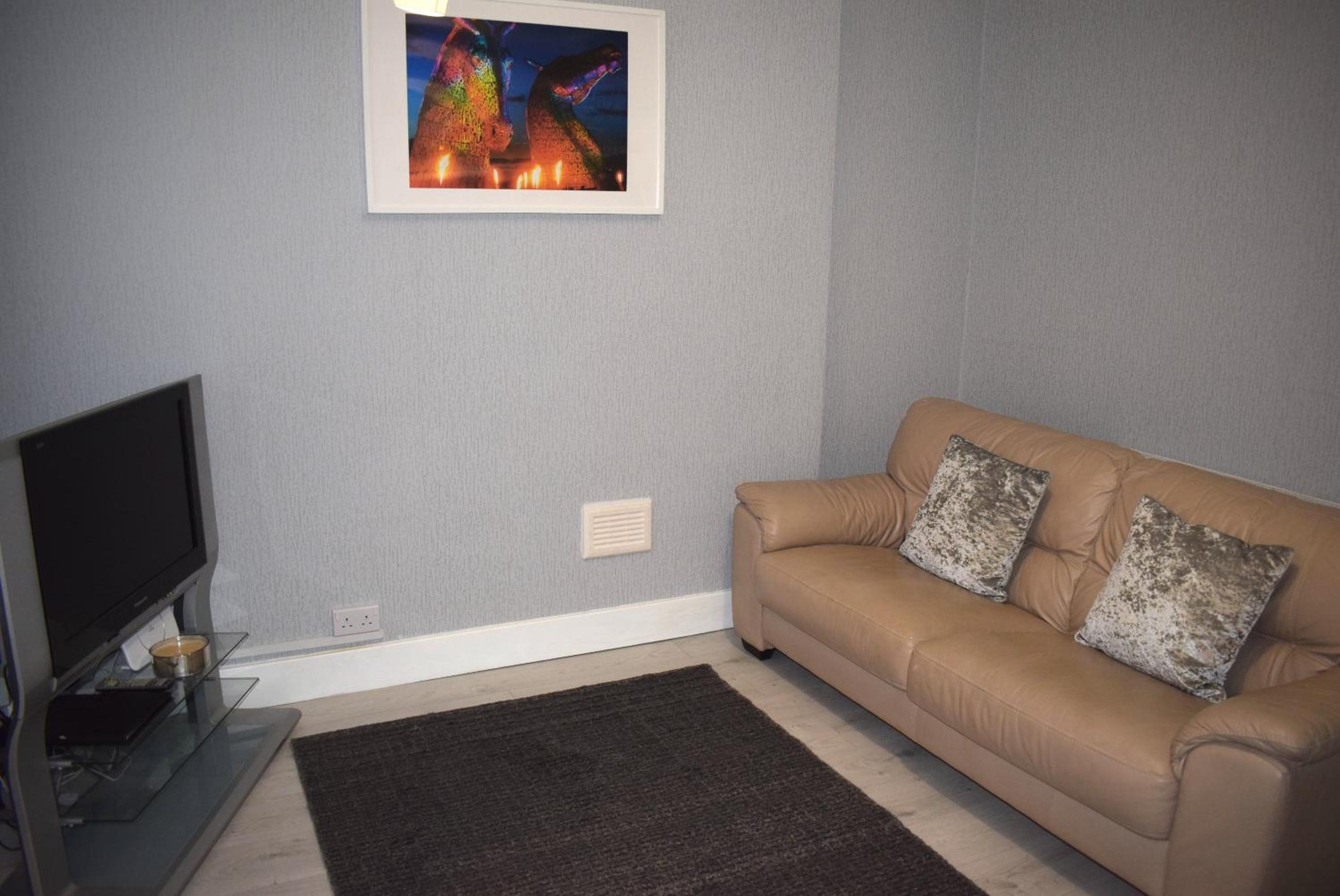 One-Bedroom Apartment photo 2