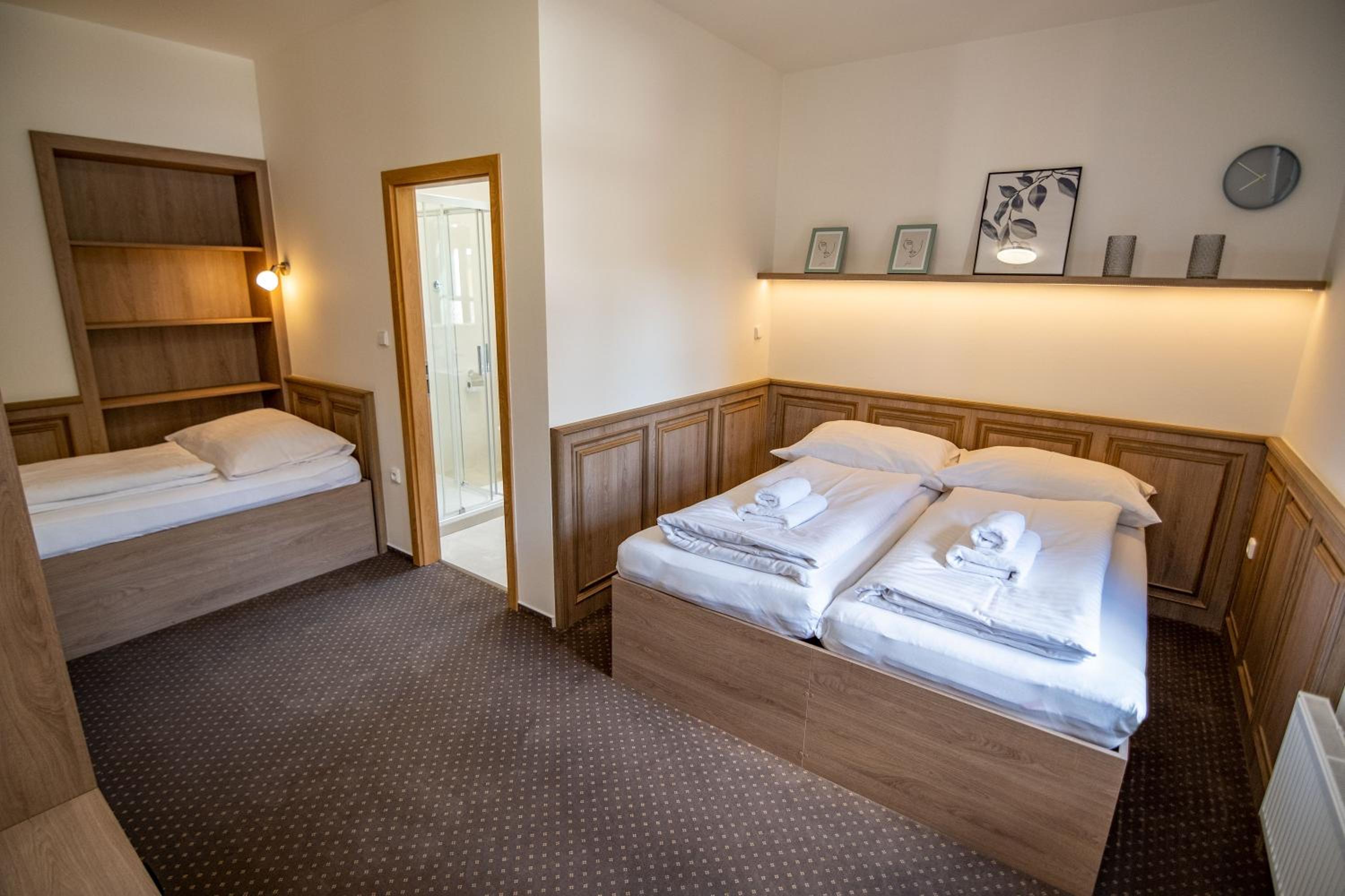 Triple Room with Bathroom photo 2
