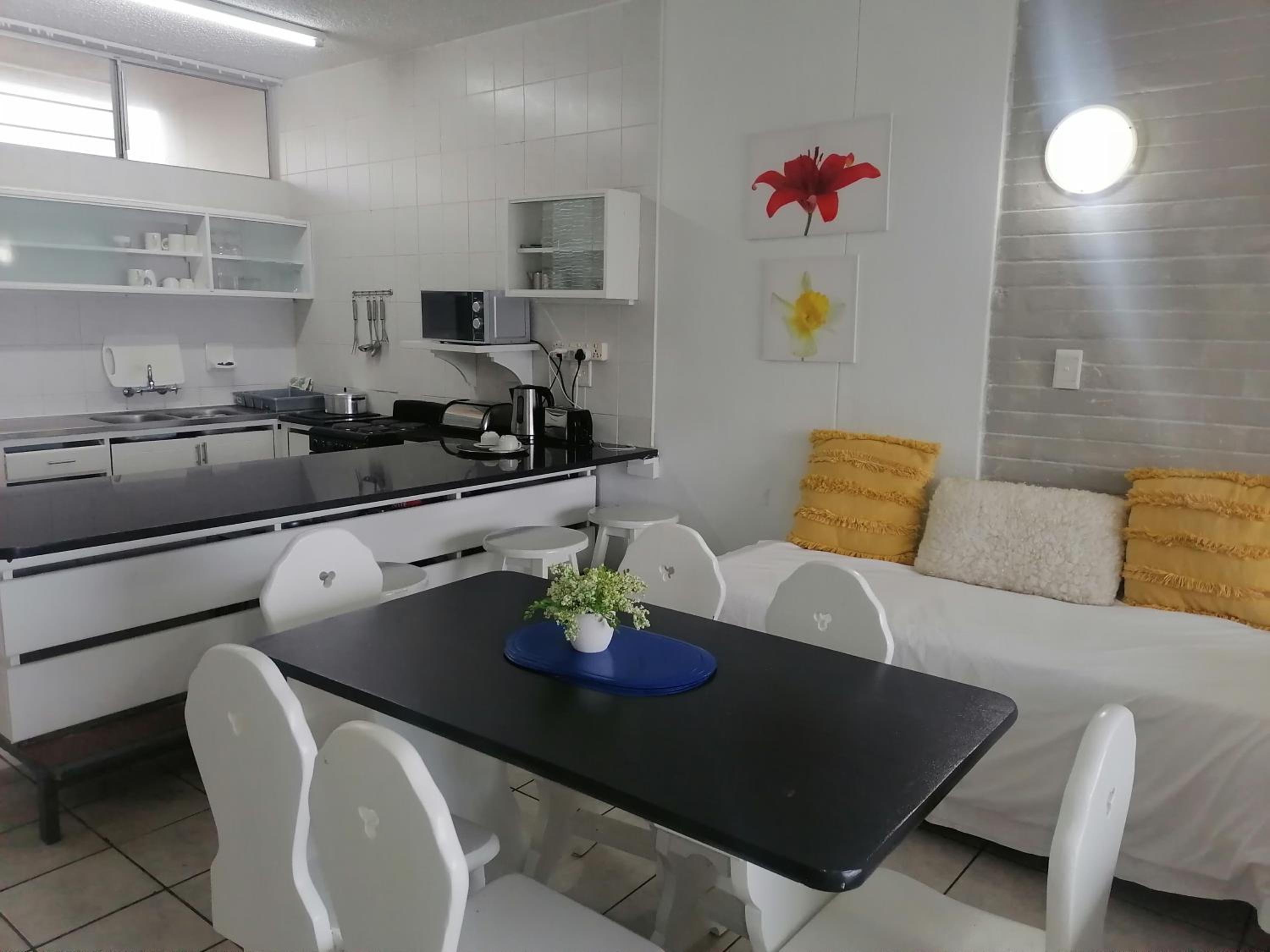 Two-Bedroom Apartment - Photo 21