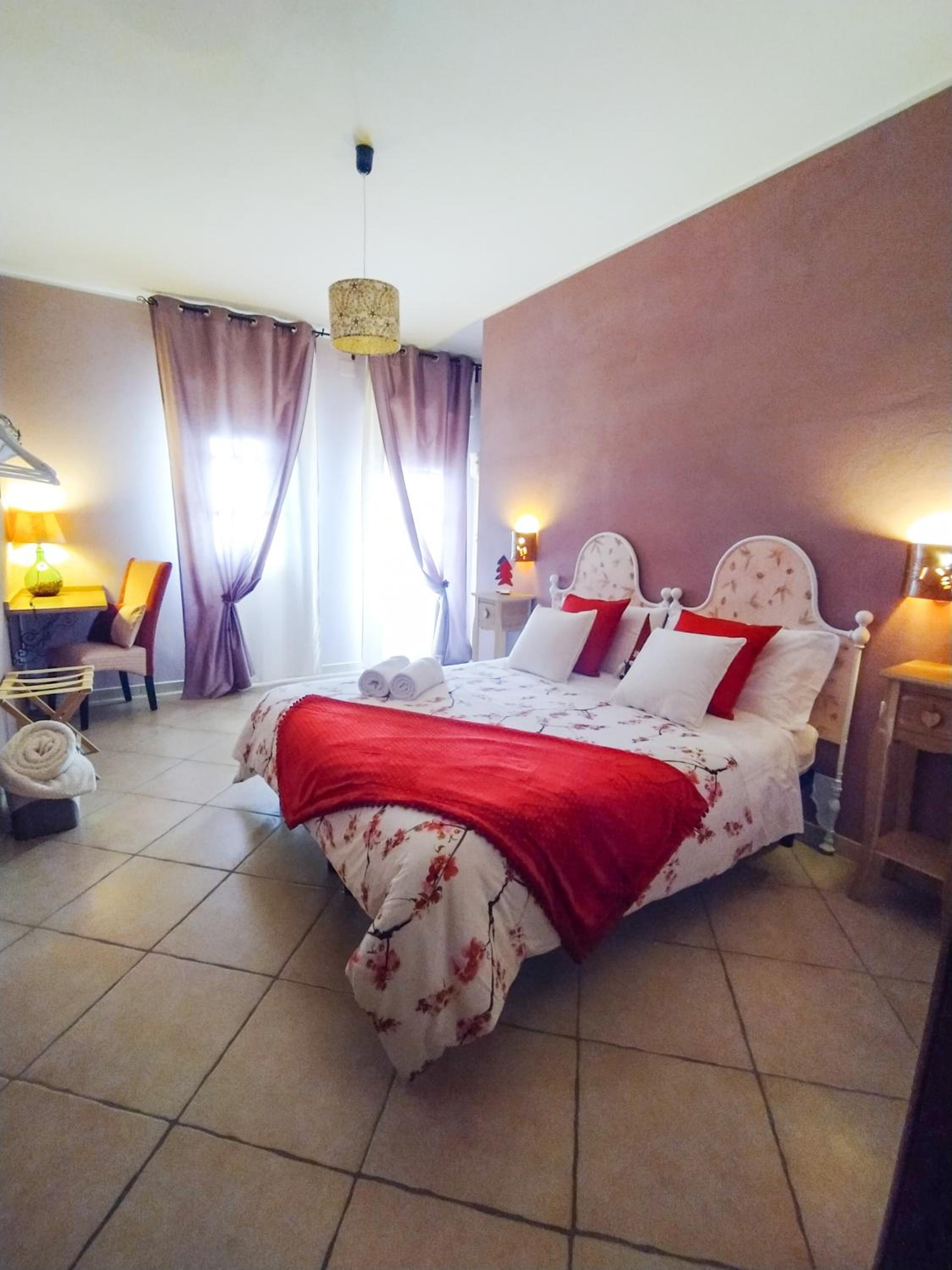 Double Room with Balcony - Photo 2