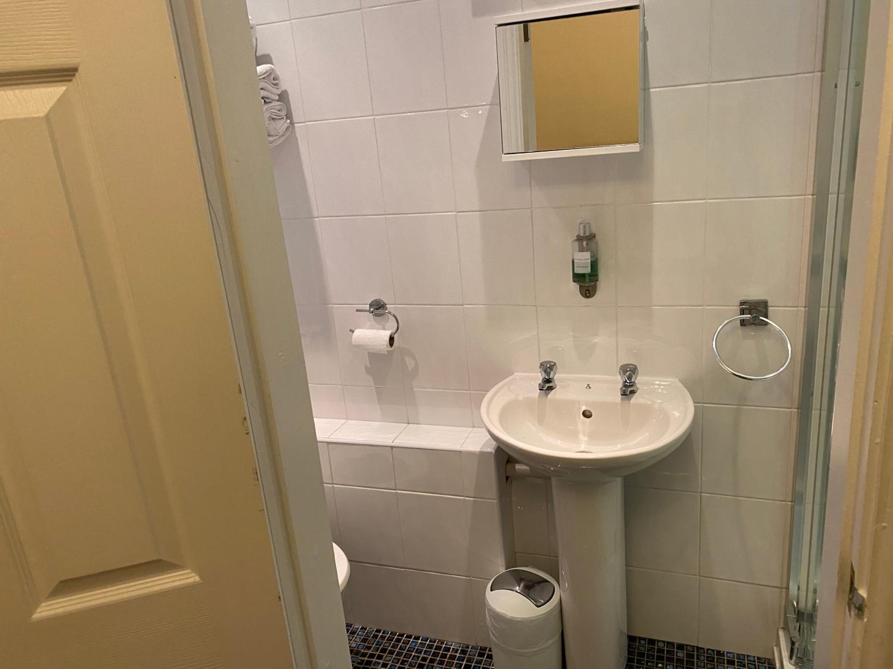 Standard Double Room photo 3
