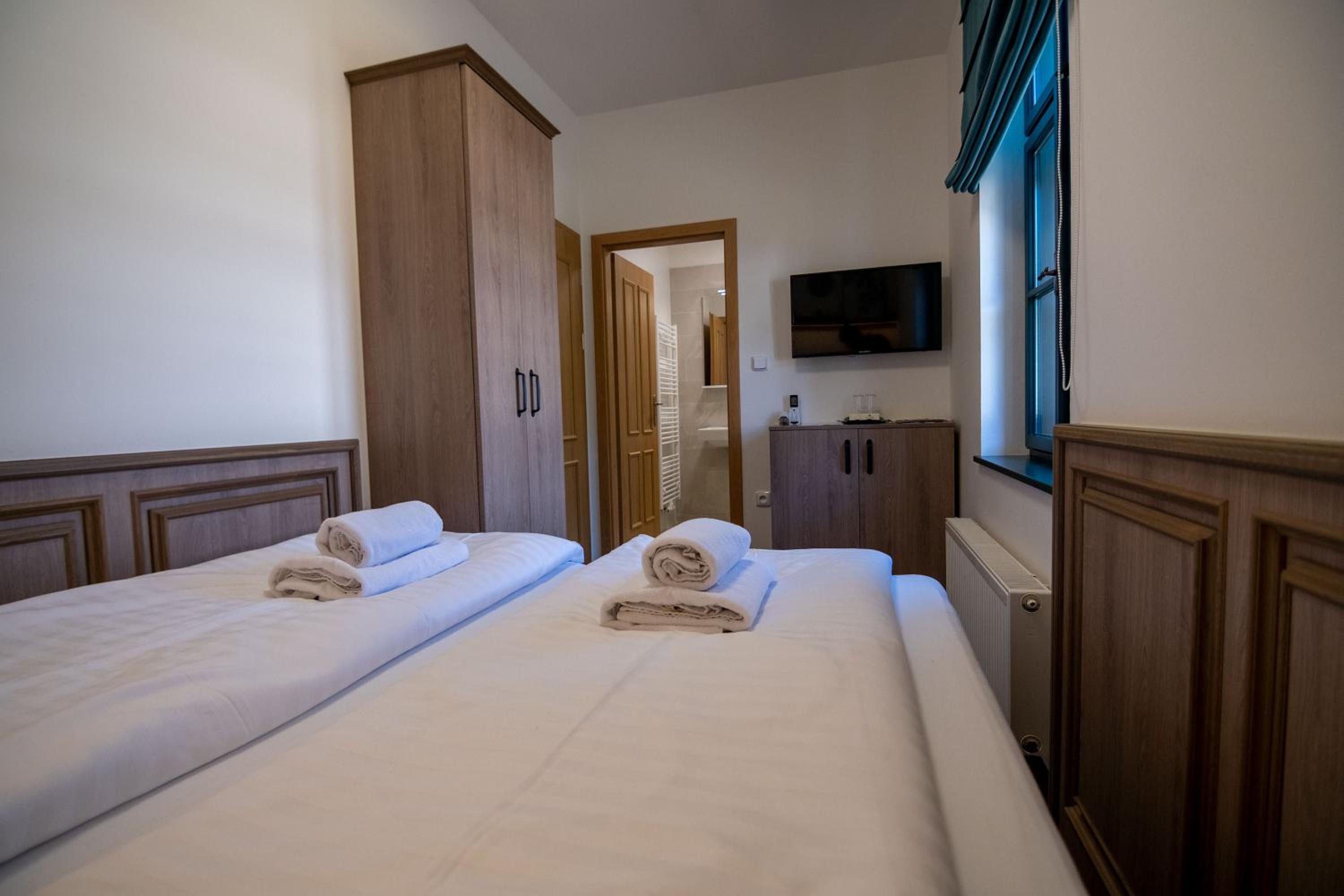 Double Room with Private Bathroom photo 2