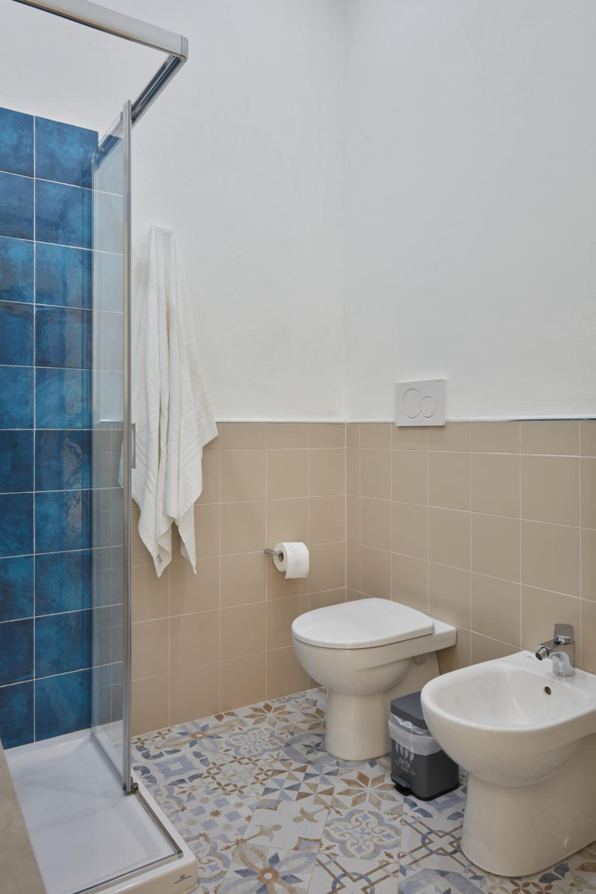Double Room with Balcony - Photo 2