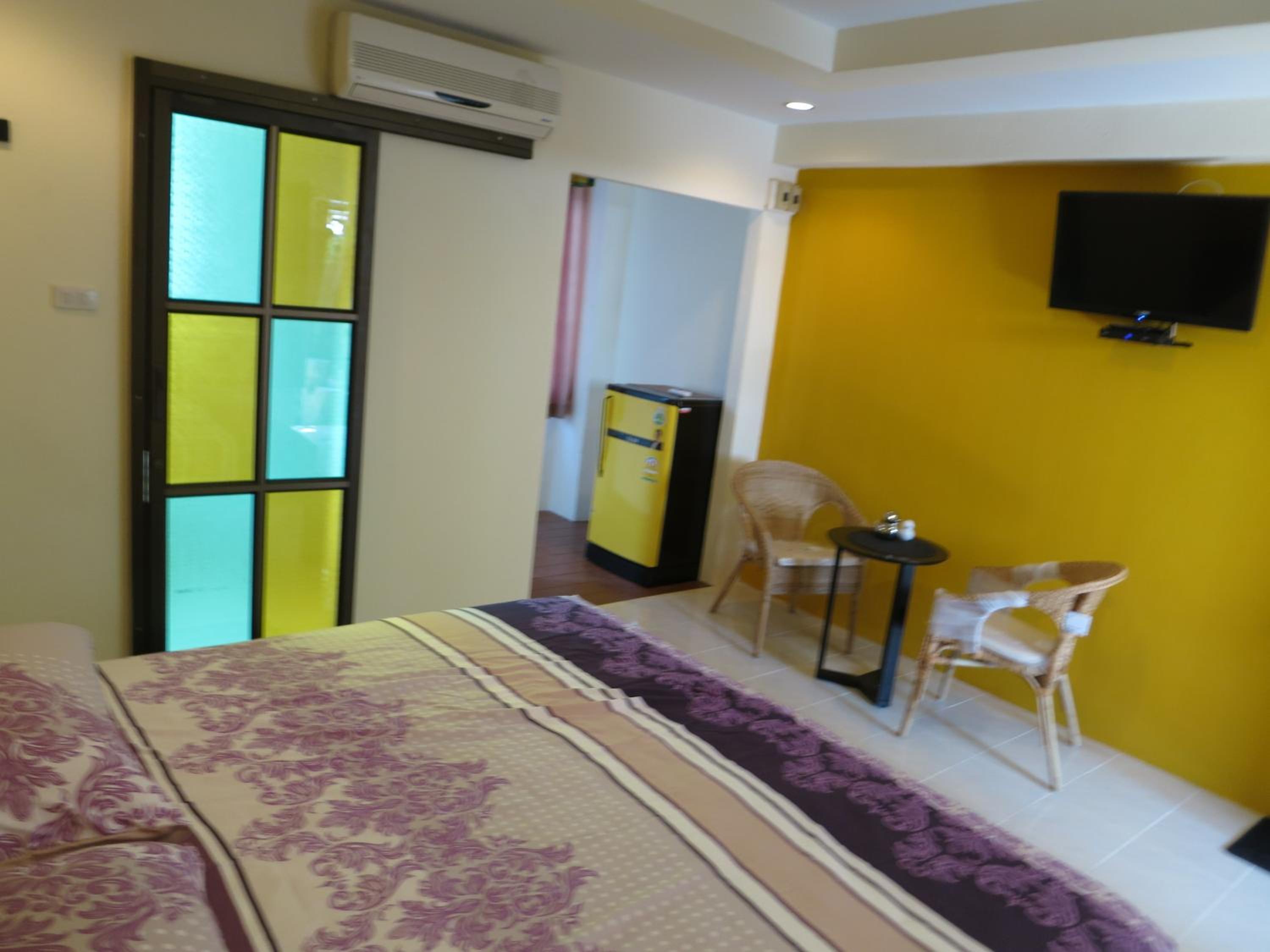 Standard King Room - Room Only - Photo 14