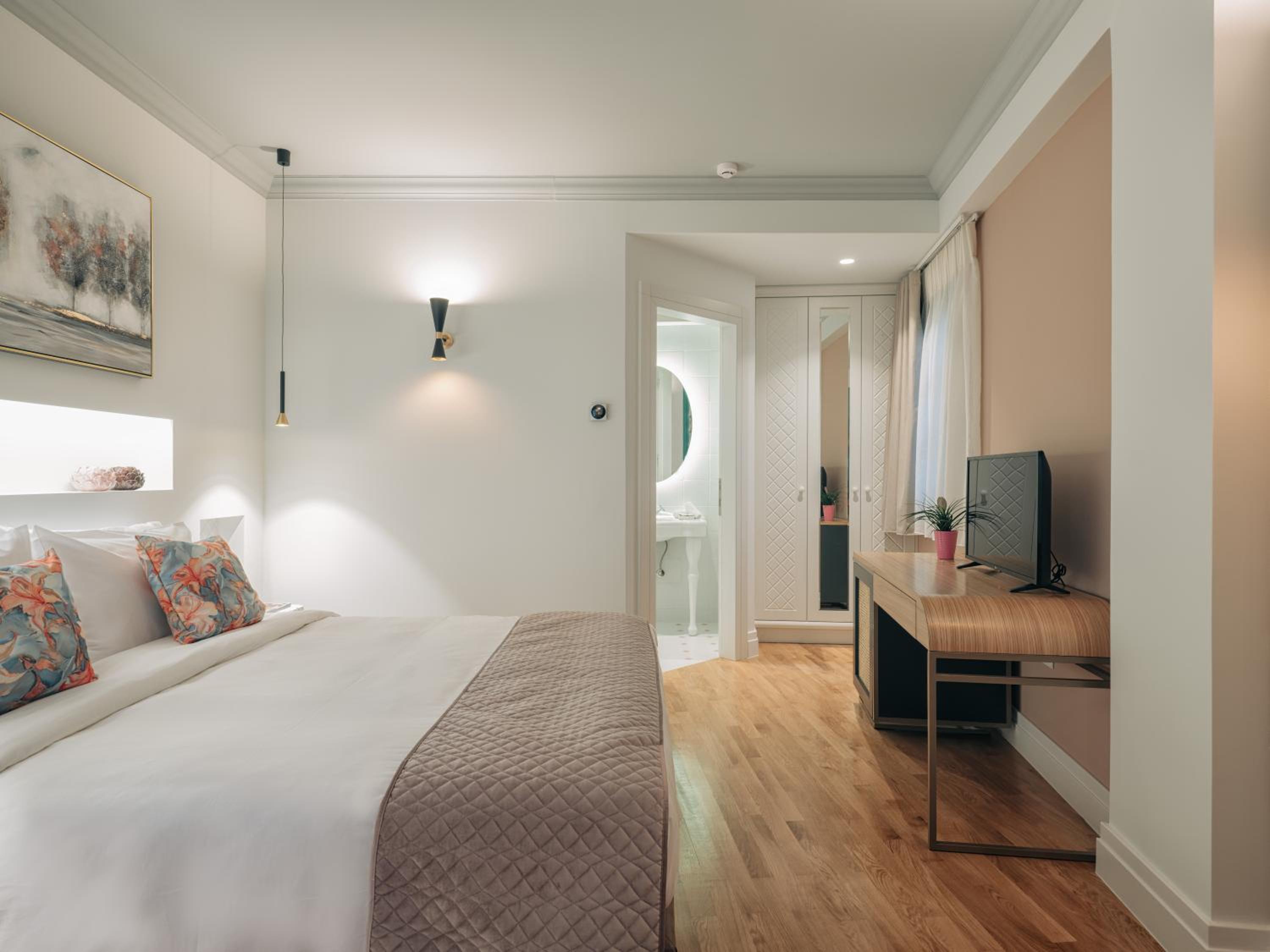 Deluxe Double Room photo 2
