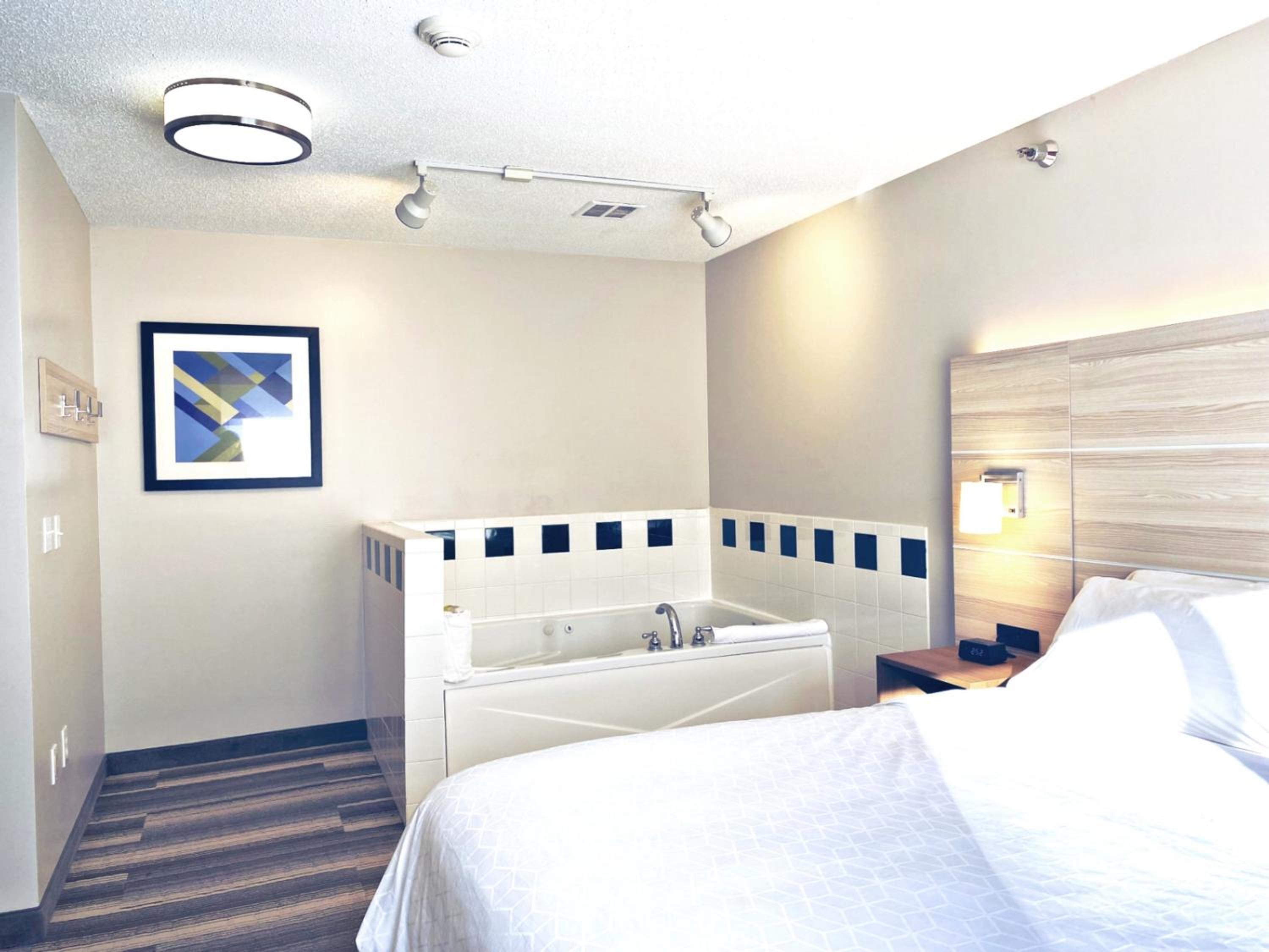 King Suite - Communication Accessible - Photo 6
