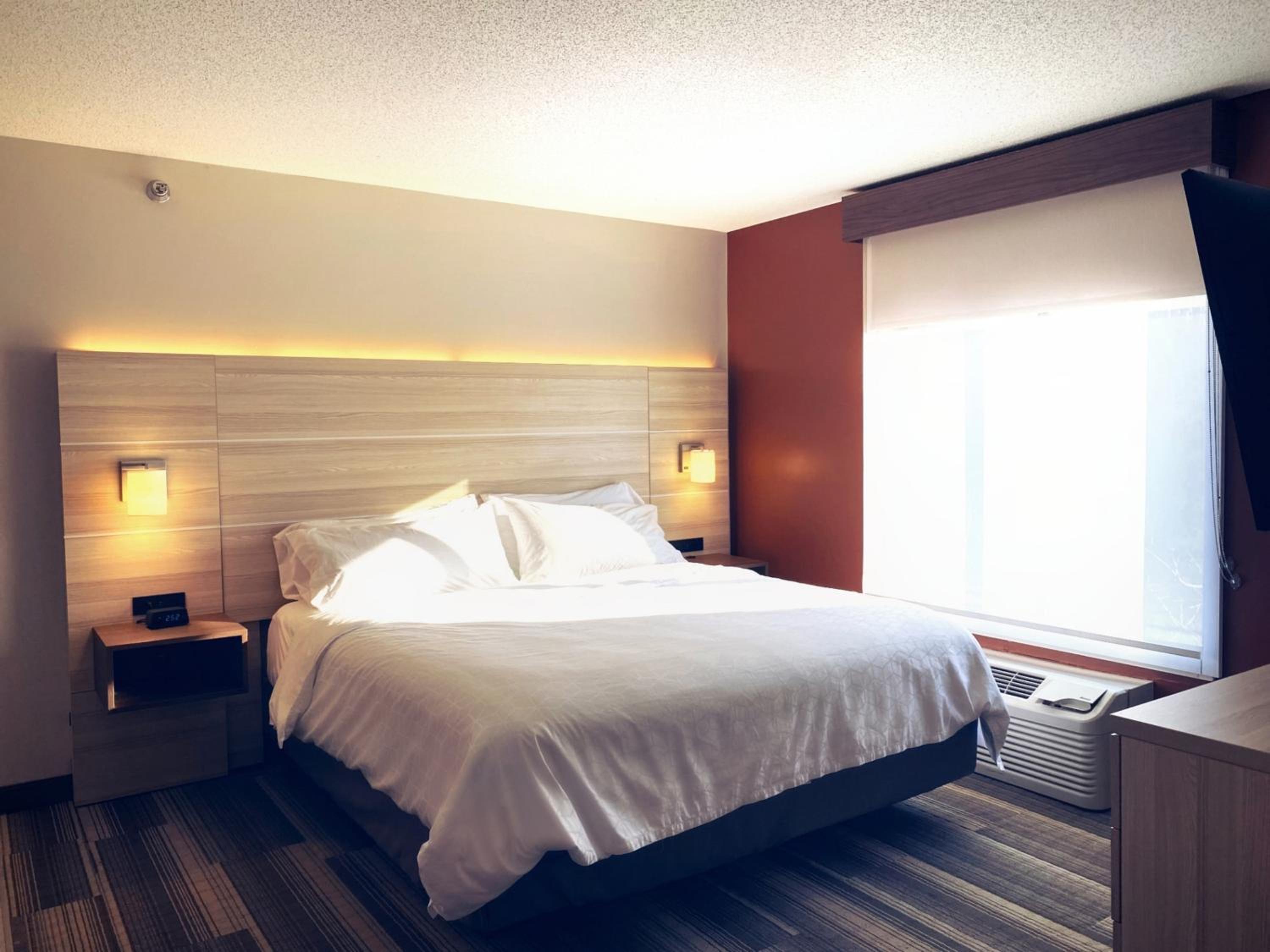 Standard King Room with Accessible Tub - Mobility Access - Photo 2