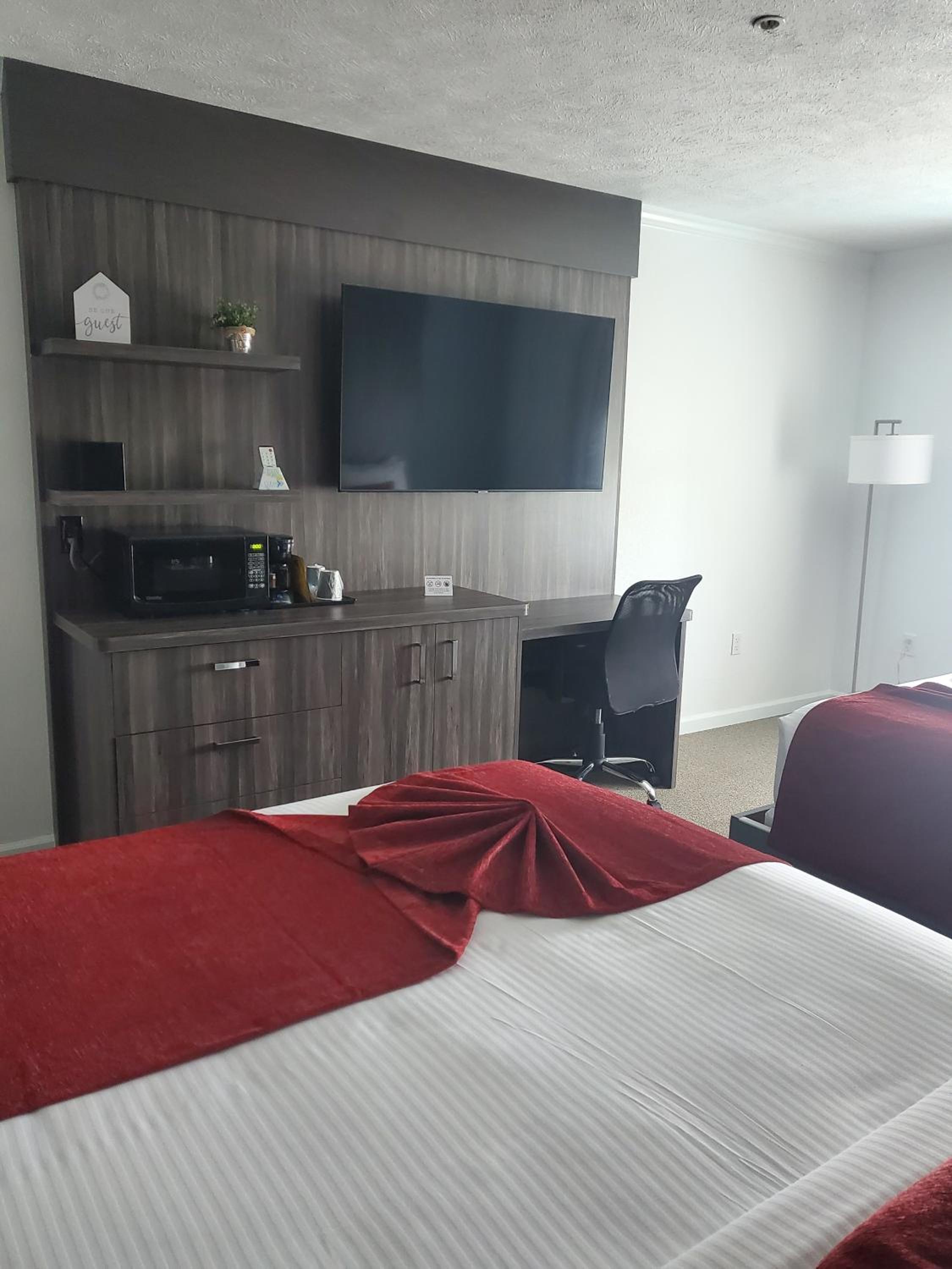 Queen Room with Two Queen Beds photo 3