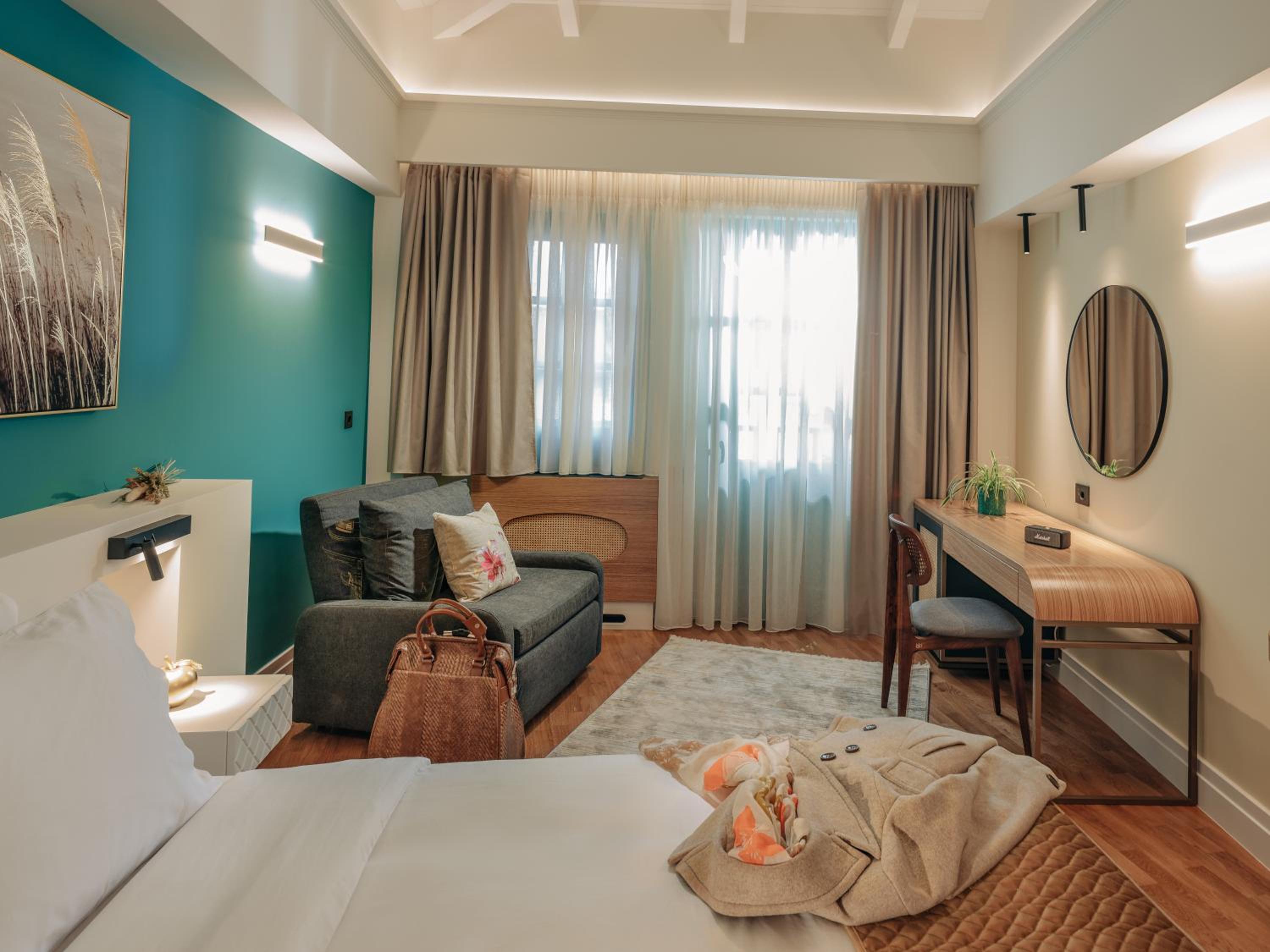 Deluxe Double Room with Balcony photo 3