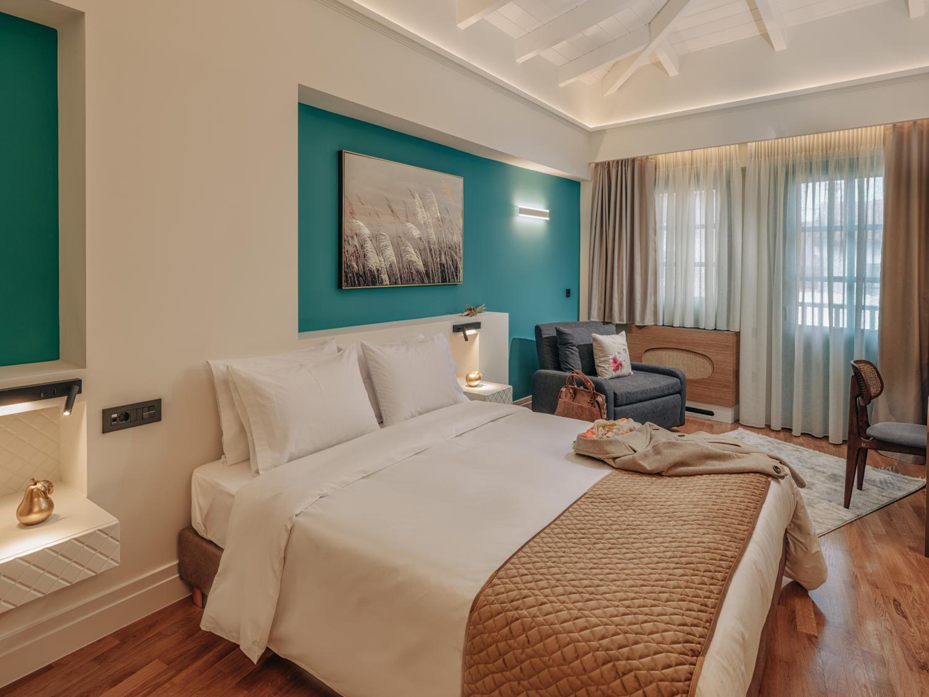 Deluxe Double Room with Balcony photo 2
