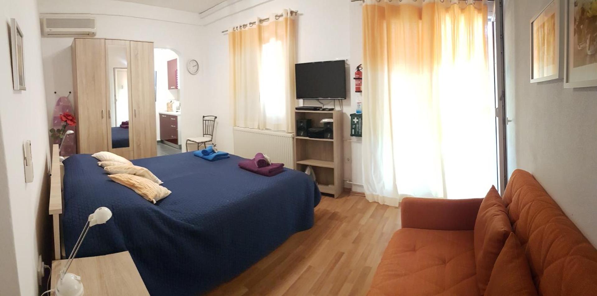 Studio Apartment photo 1