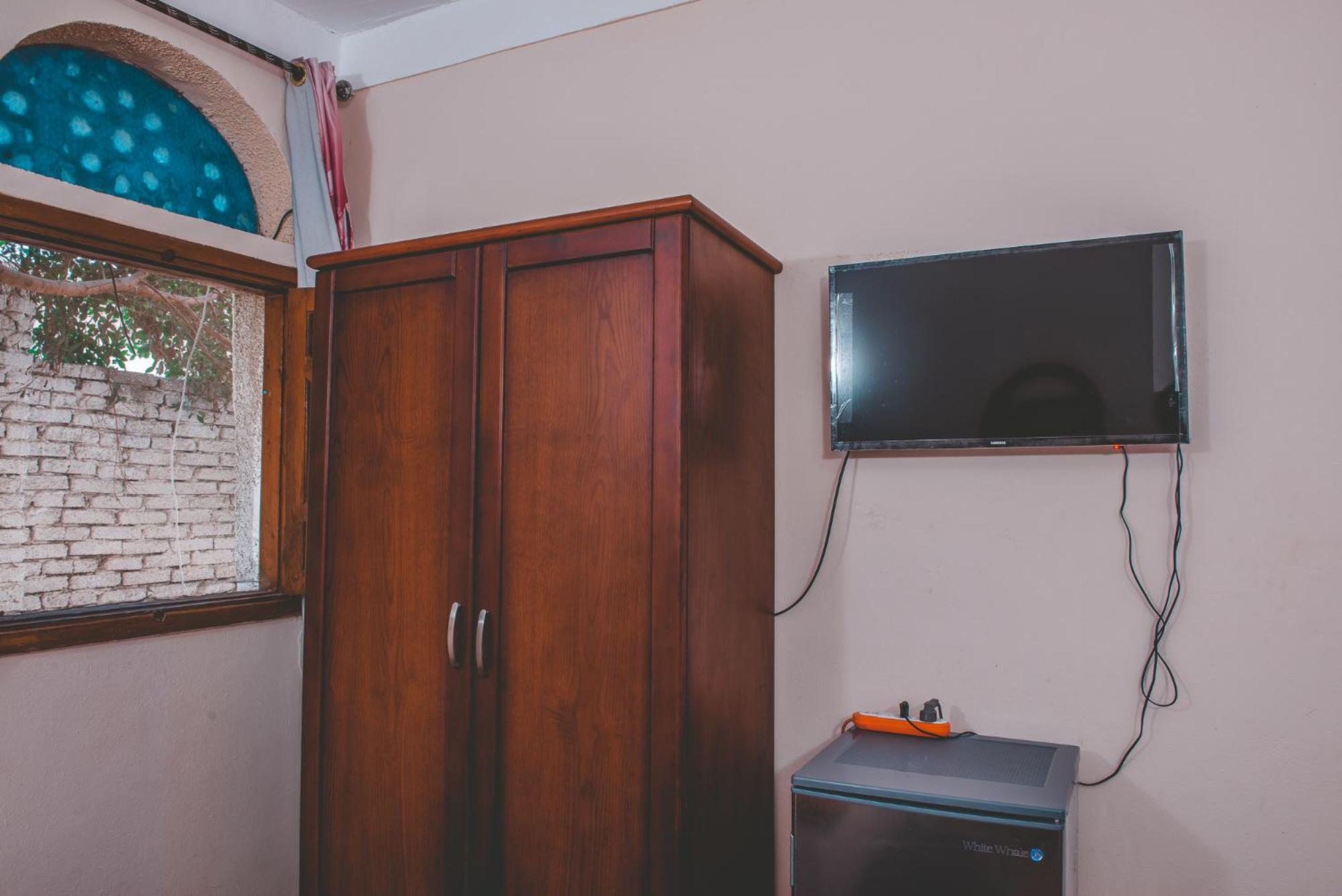 Budget Double Room - Photo 6