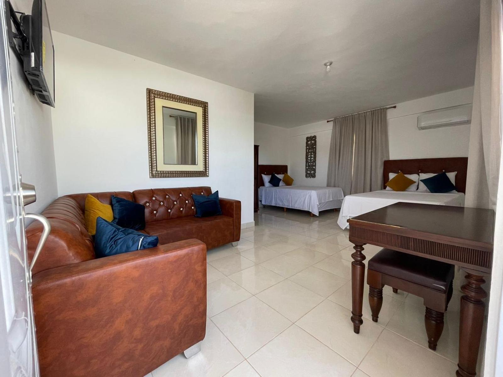Deluxe Queen Room with Two Queen Beds photo 3