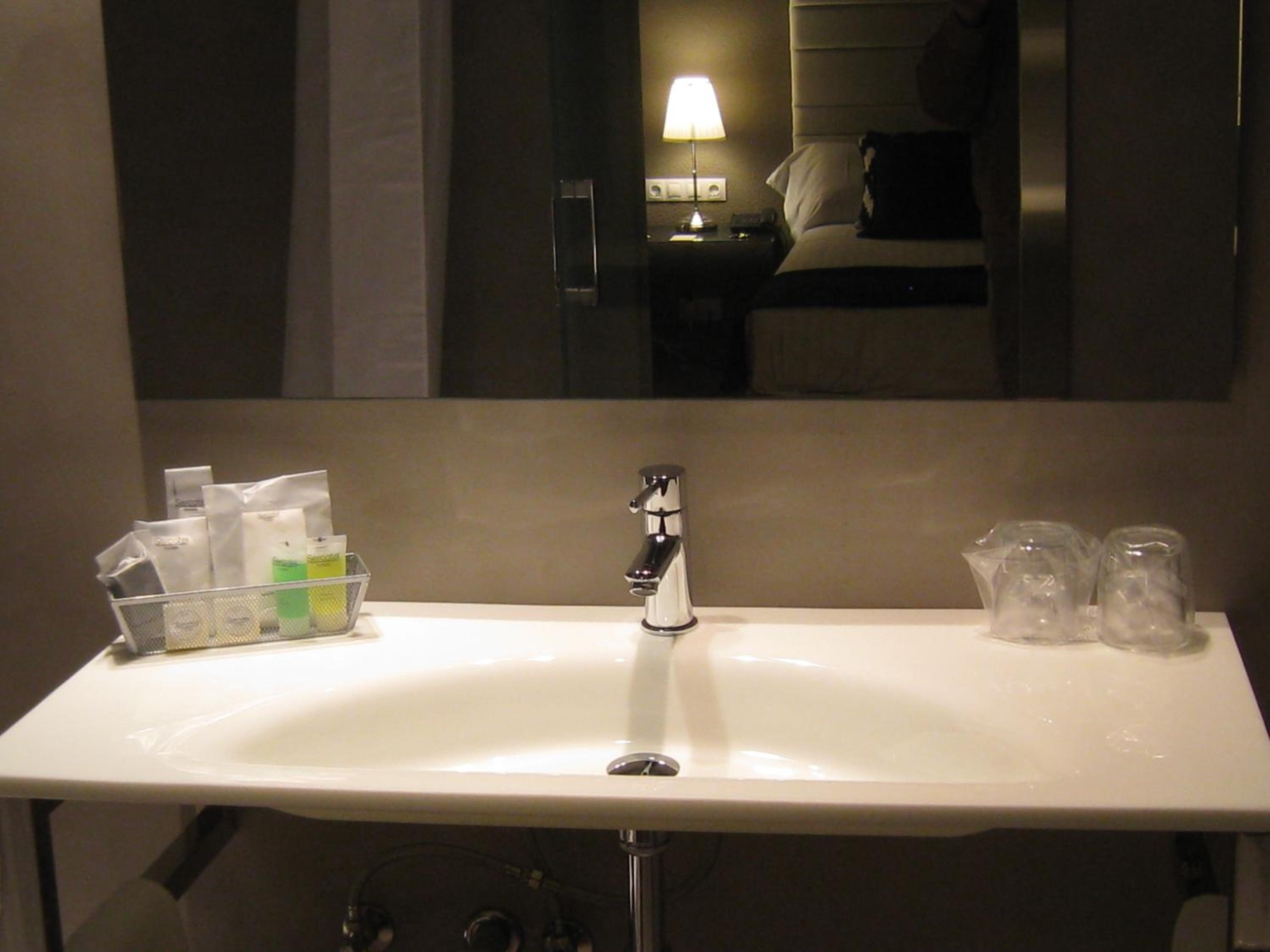 Twin Room - Photo 9
