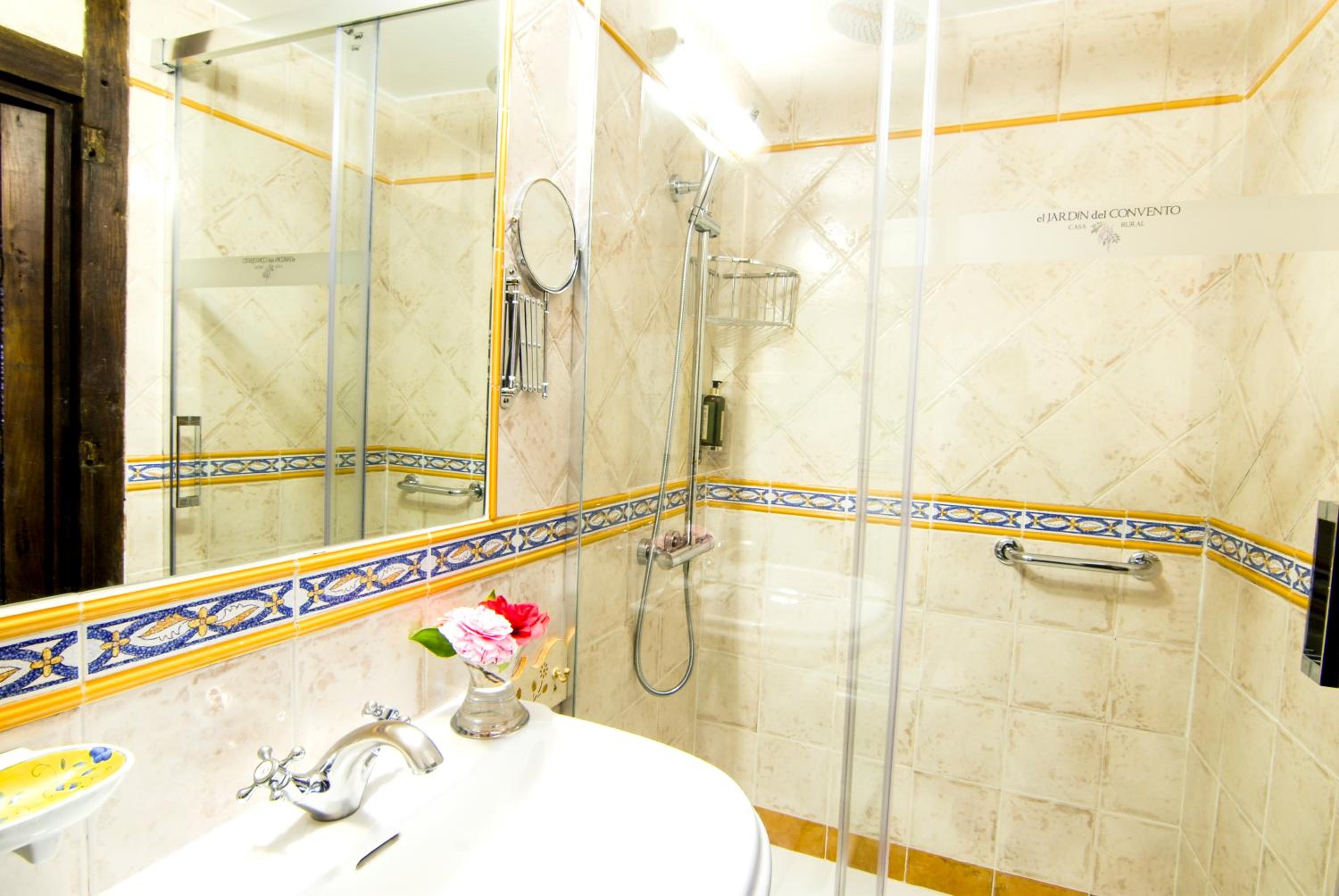 Small Double Room - Photo 7