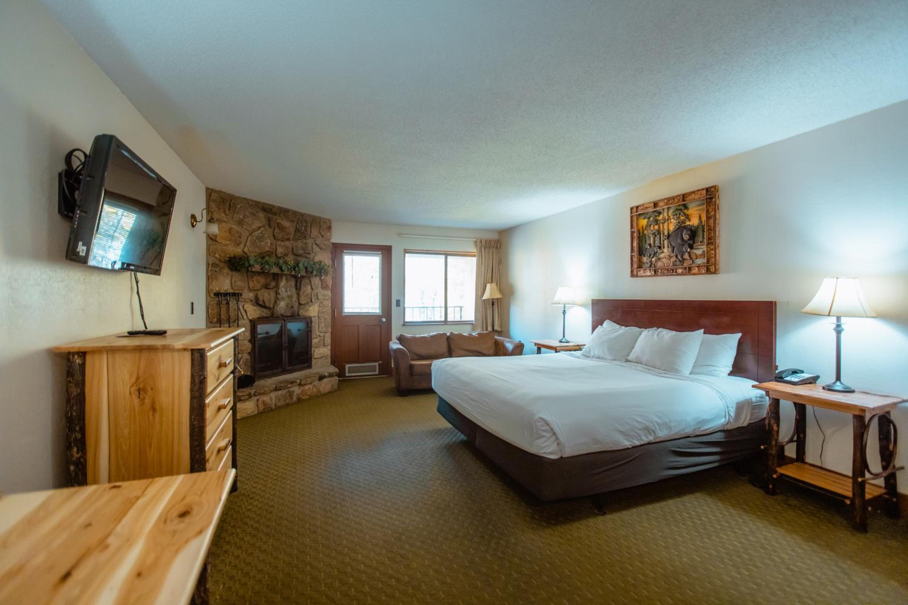 King Room with Fireplace photo 1