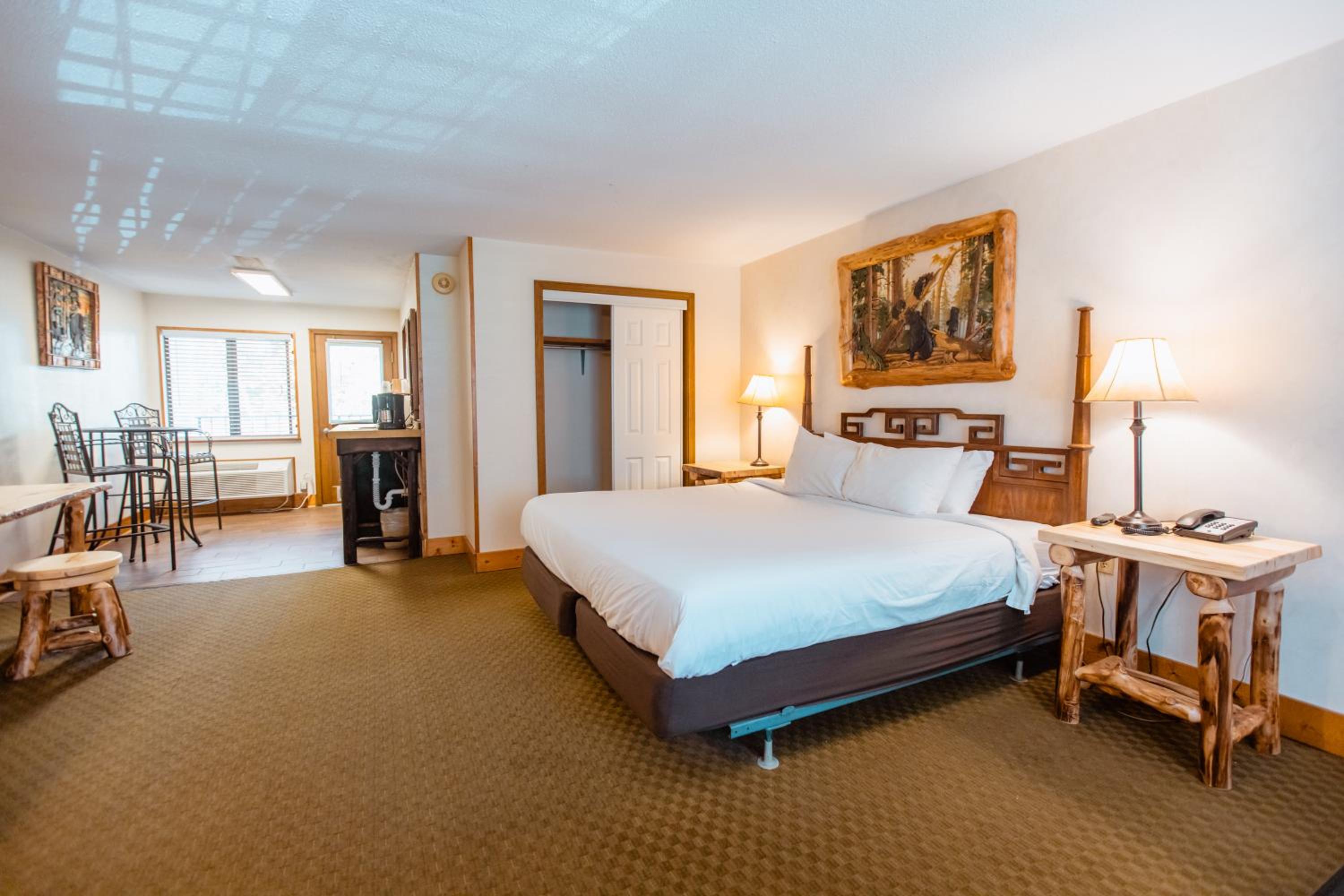 Honeymoon Suite (Non Smoking) photo 1